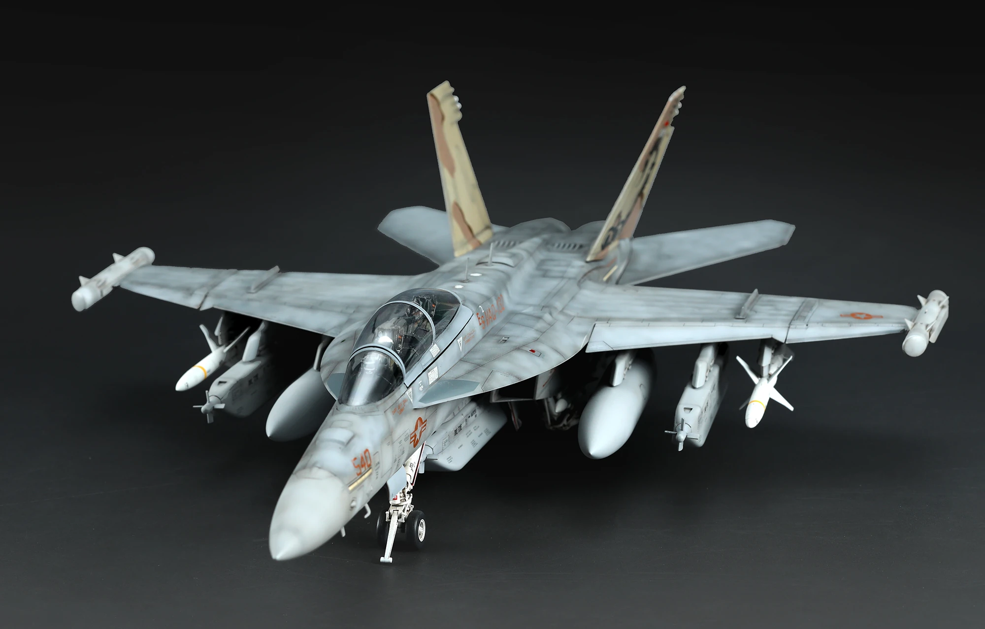 MENG LS-014 1/48 BOEING EA-18G GROWLER ELECTRONIC ATTACK AIRCRAFT AMERİKAN UÇAK MAKETİ