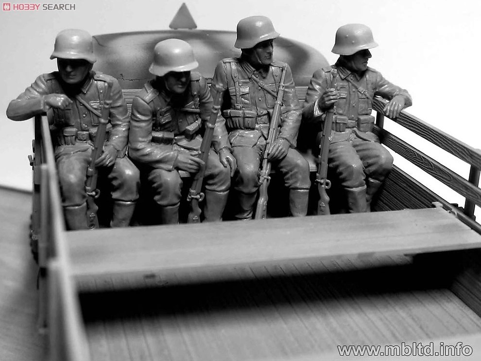 MASTER BOX 1/35 35137 “German Infantry "Off to the front" Vehicle riders, WW II Era”