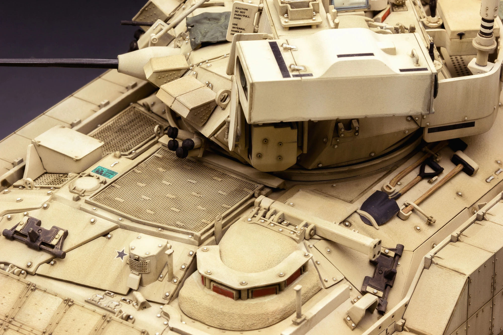 MENG SS-006 1/35 U.S. CAVALRY FIGHTING VEHICLE M3A3 BRADLEY w/BUSK III ASKERİ ARAÇ MAKETİ