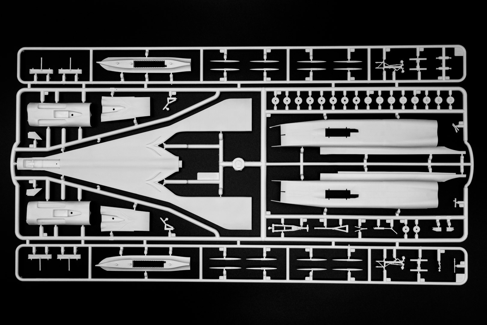 ICM 14402 1/144 Tupolev-144D Soviet Supersonic Passenger Aircraft YOLCU UÇAĞI MAKETİ