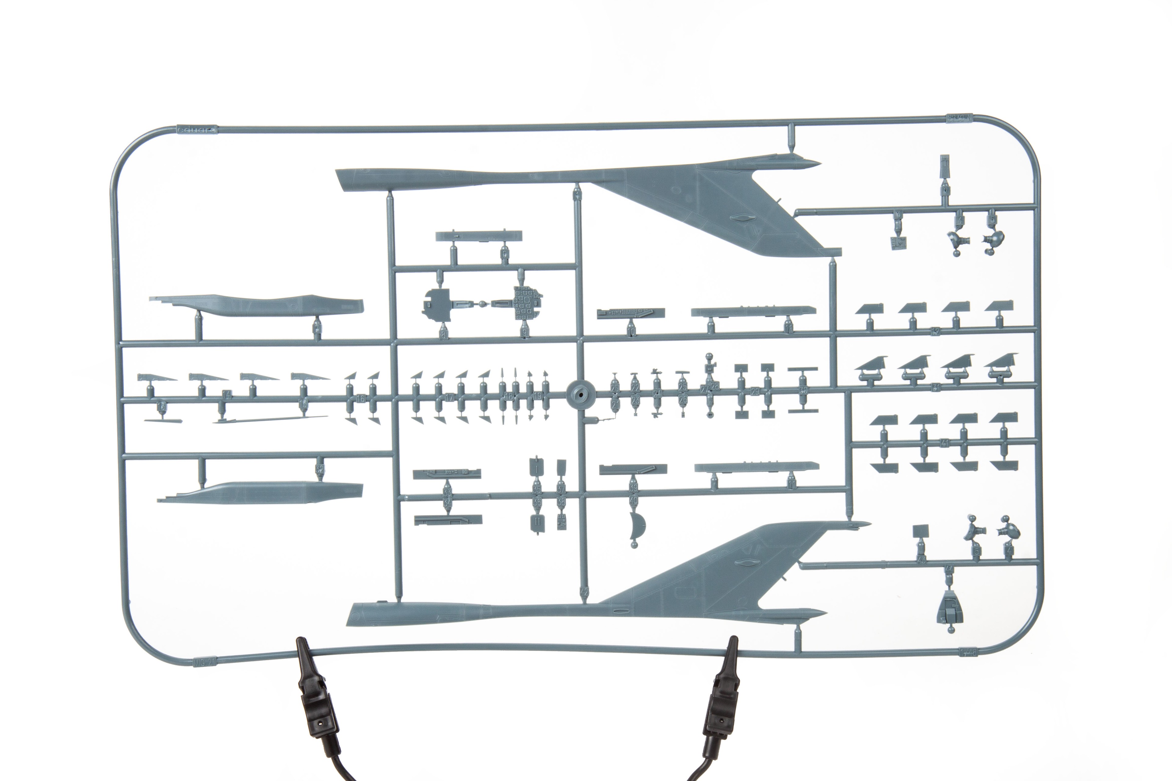 EDUARD 8237 1/48 MiG-21PFM JET SAVAŞ UÇAĞI MAKETİ