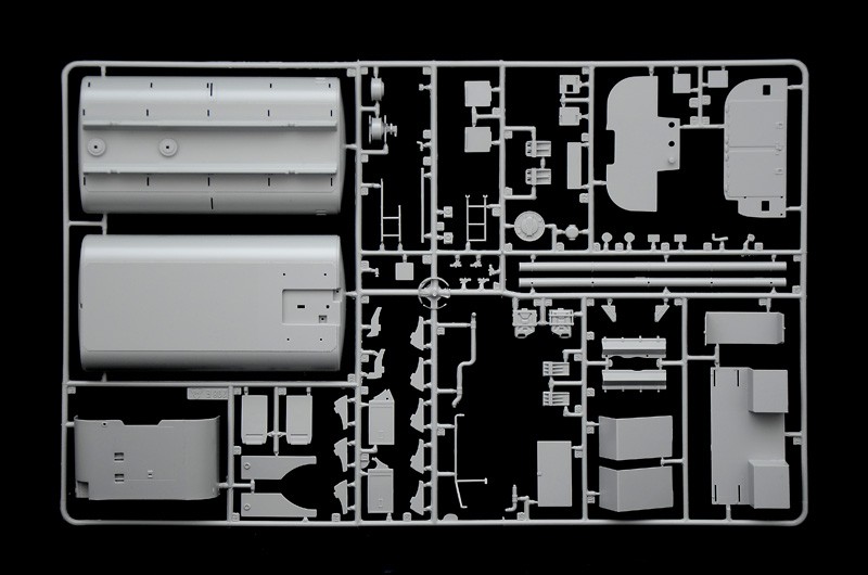 ITALERI 6554 1/35 M978 FUEL SERVICING TRUCK ASKERİ KARA ARACI MAKETİ