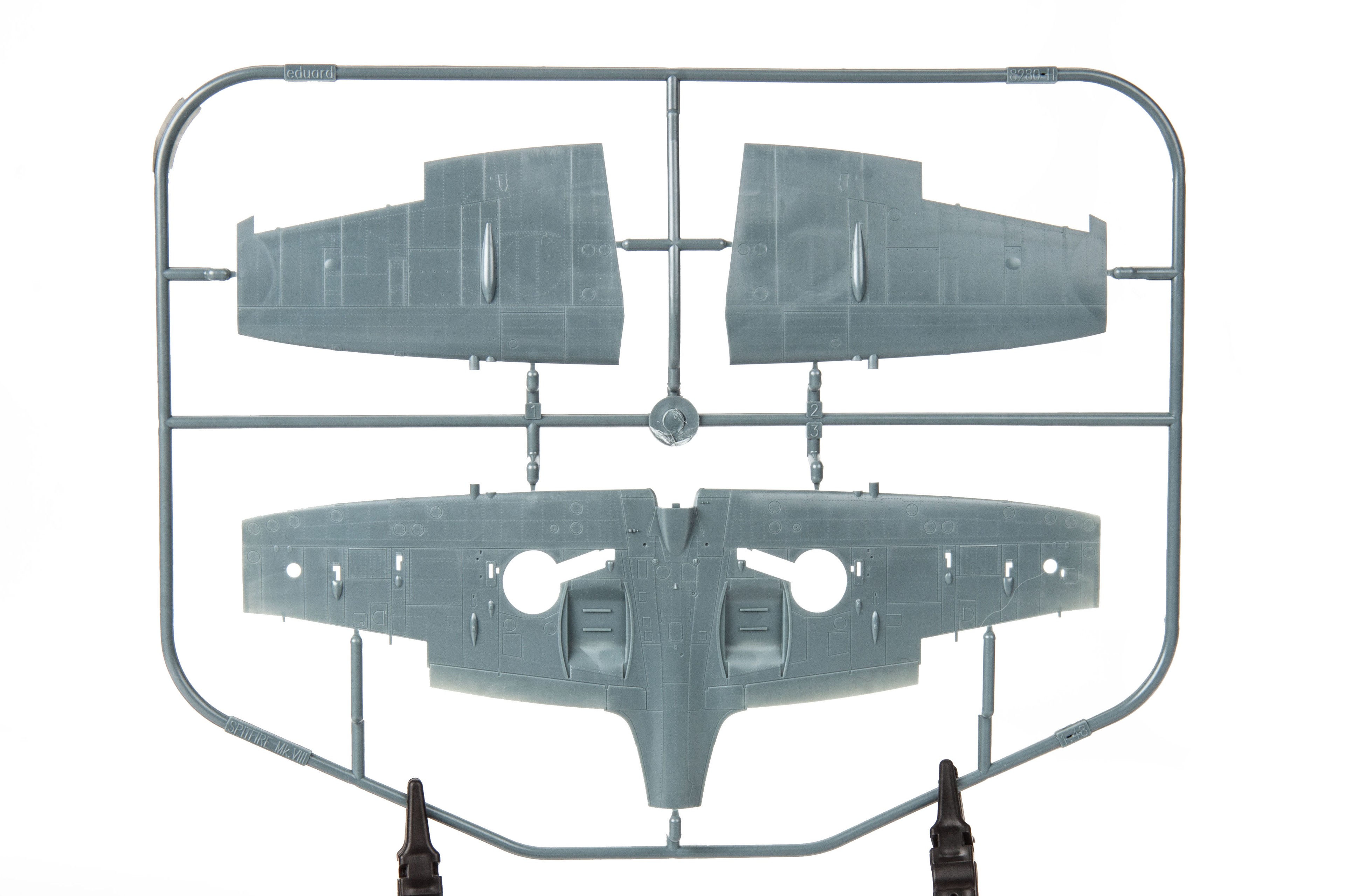 EDUARD 84154 1/48 Spitfire Mk. VIII İNGİLİZ SAVAŞ UÇAĞI MAKETİ