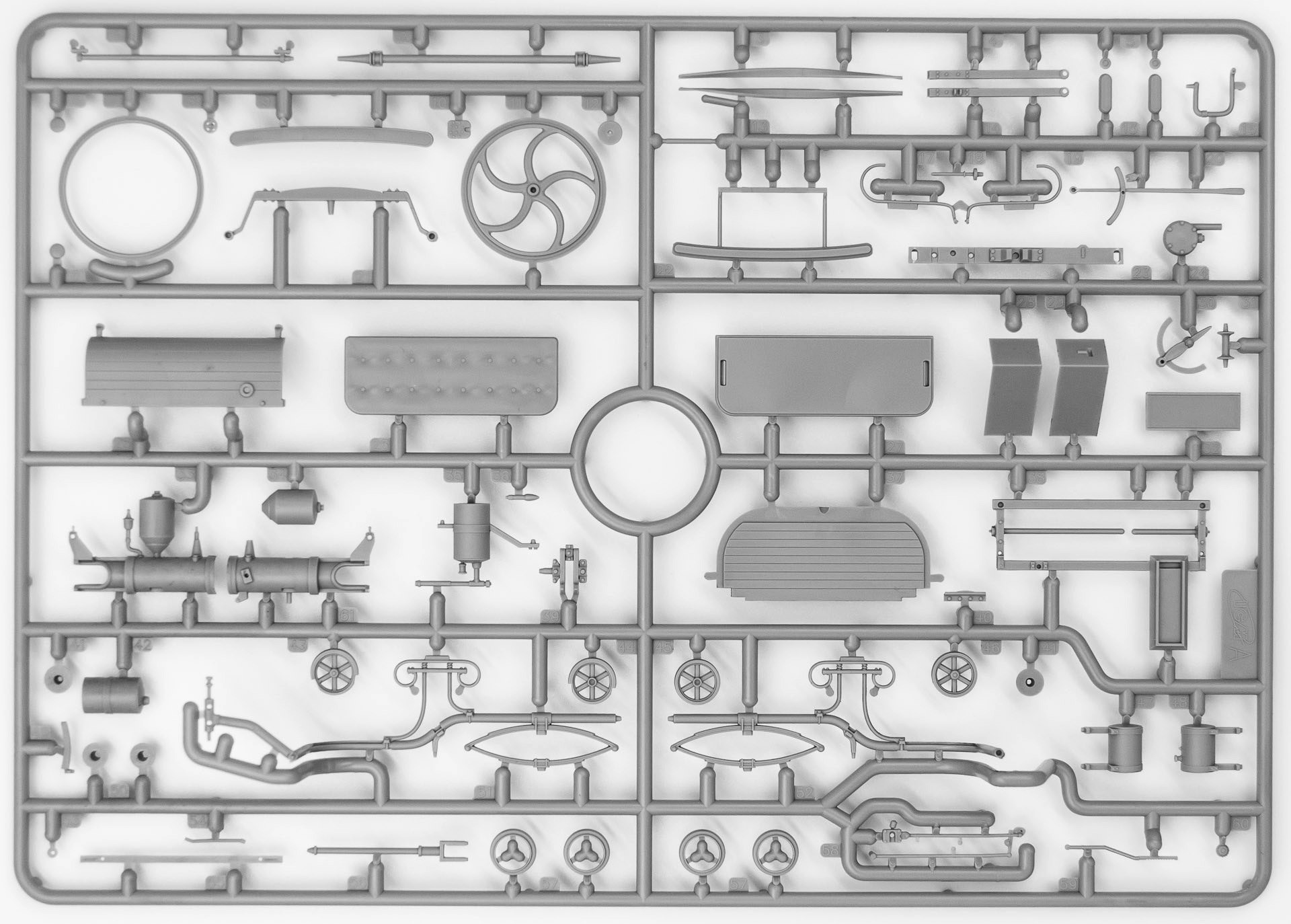 ICM 24042 1/24 BENZ PATENT - MOTORWAGEN 1886 ÜÇ TEKERLİ KOLAY BİRLEŞİM ARABA MAKETİ