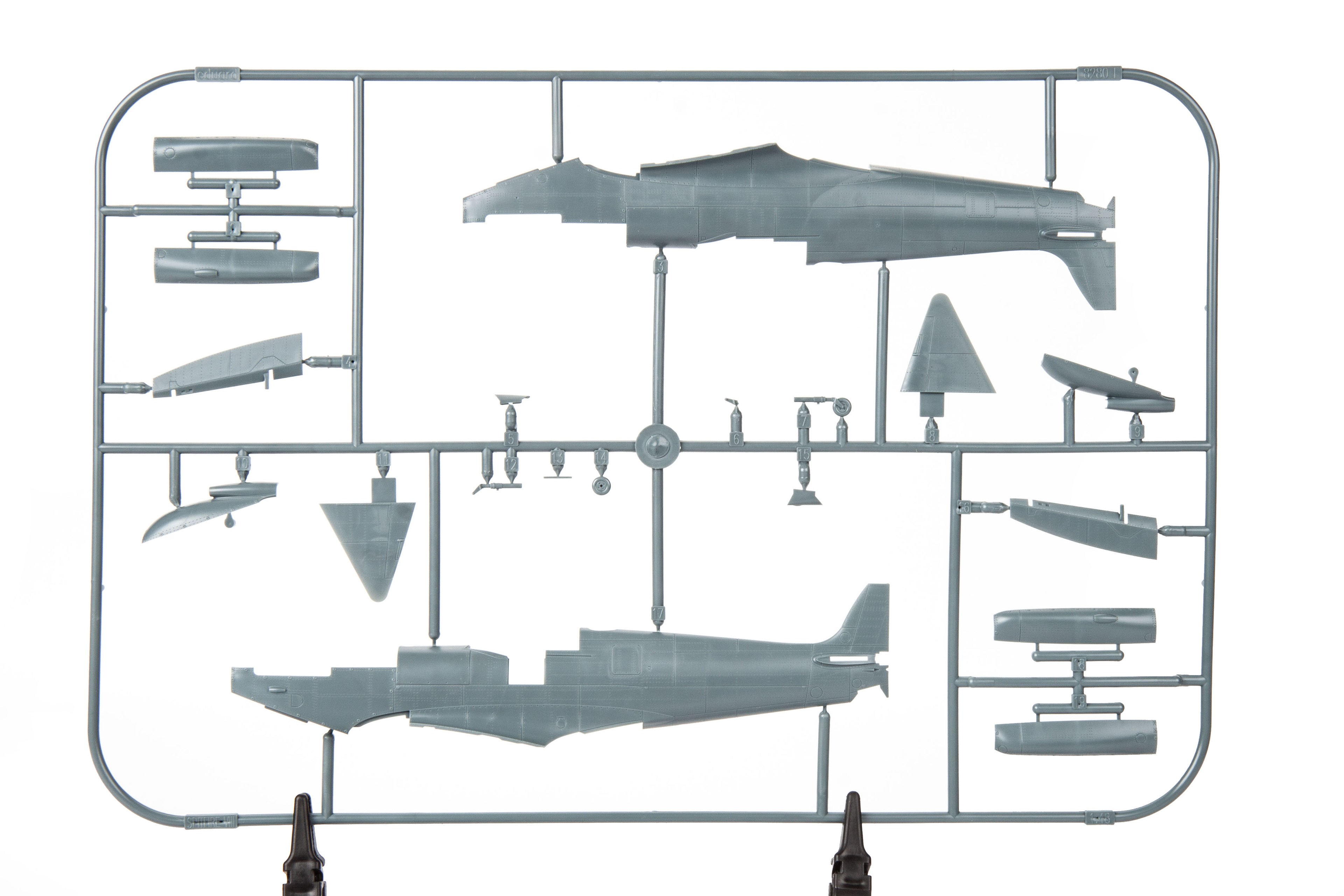 EDUARD 84154 1/48 Spitfire Mk. VIII İNGİLİZ SAVAŞ UÇAĞI MAKETİ