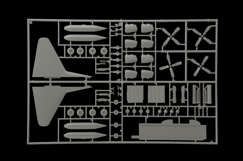 ITALERI 1310 1/72 AC - 130H SPECTRE SAVAŞ UÇAĞI MAKETİ