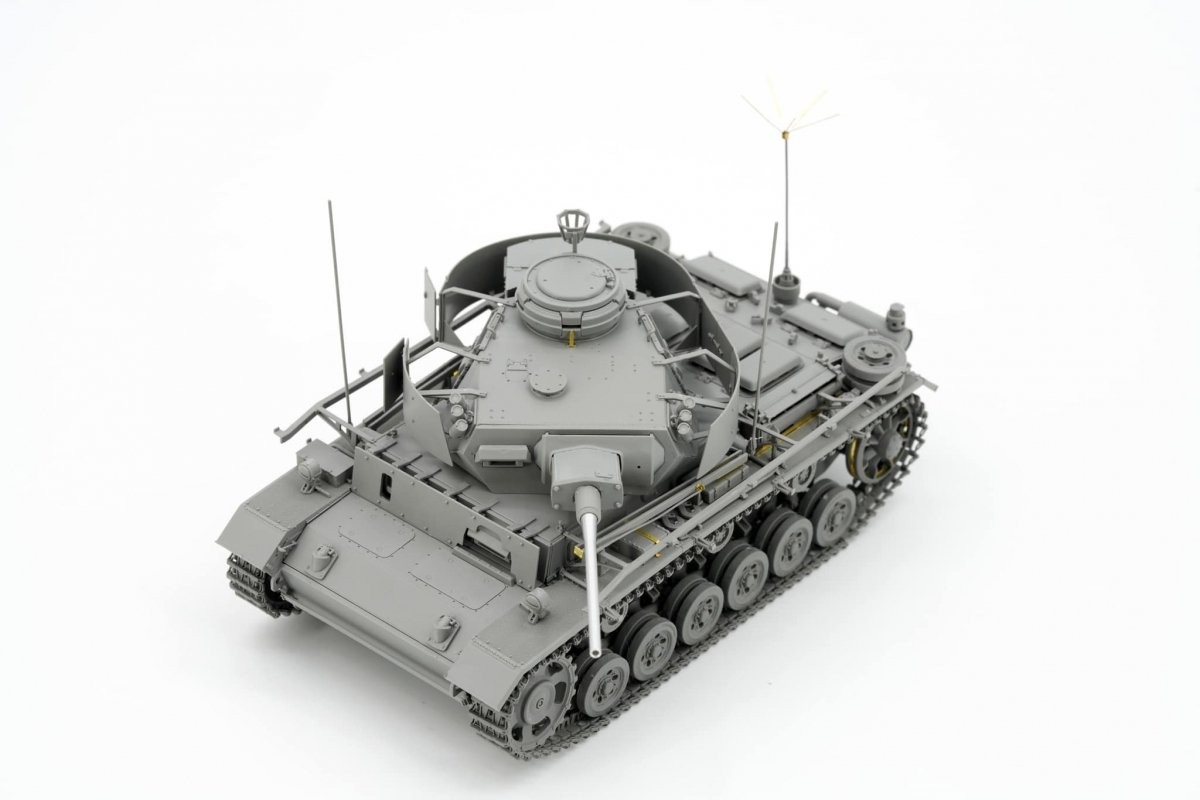 BORDER MODEL 048 1/35 Pz.Bef.Wg.III Ausf.K with Schurzen İKİNCİ DÜNYA SAVAŞI ALMAN TANKI MAKETİ