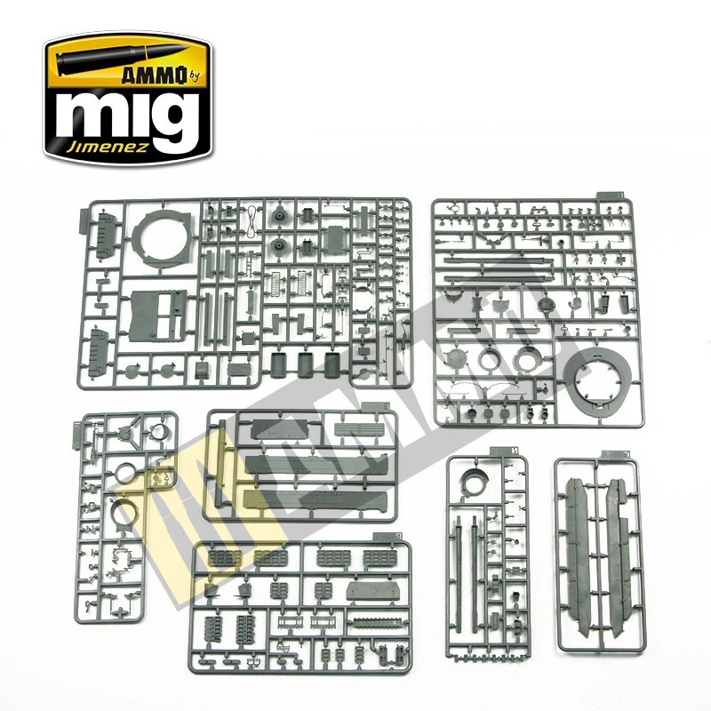TAKOM 2042 1/35 Russian Medium Tank T-55 AMV TANK MAKETİ