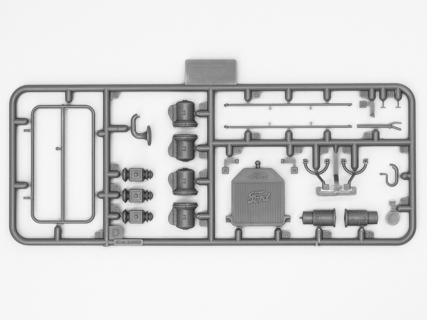 ICM 24002 1/24 FORD MODEL T 1911 ARABA MAKETİ