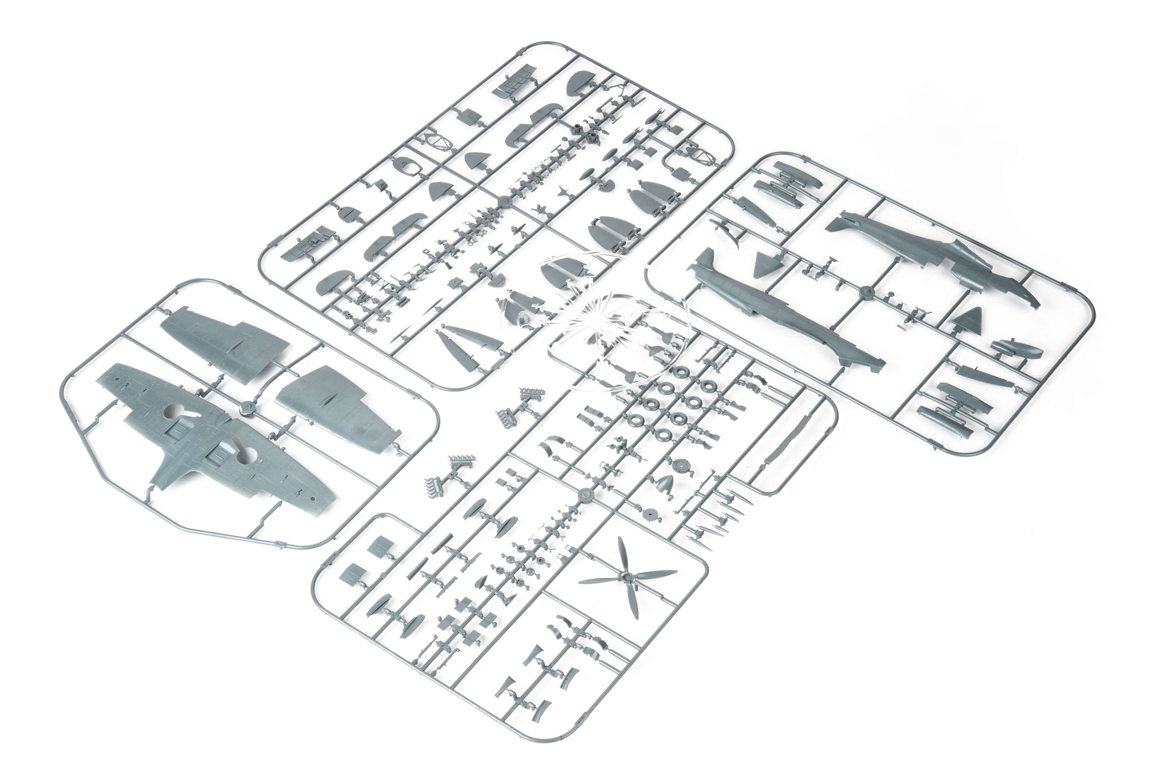 EDUARD 84154 1/48 Spitfire Mk. VIII İNGİLİZ SAVAŞ UÇAĞI MAKETİ