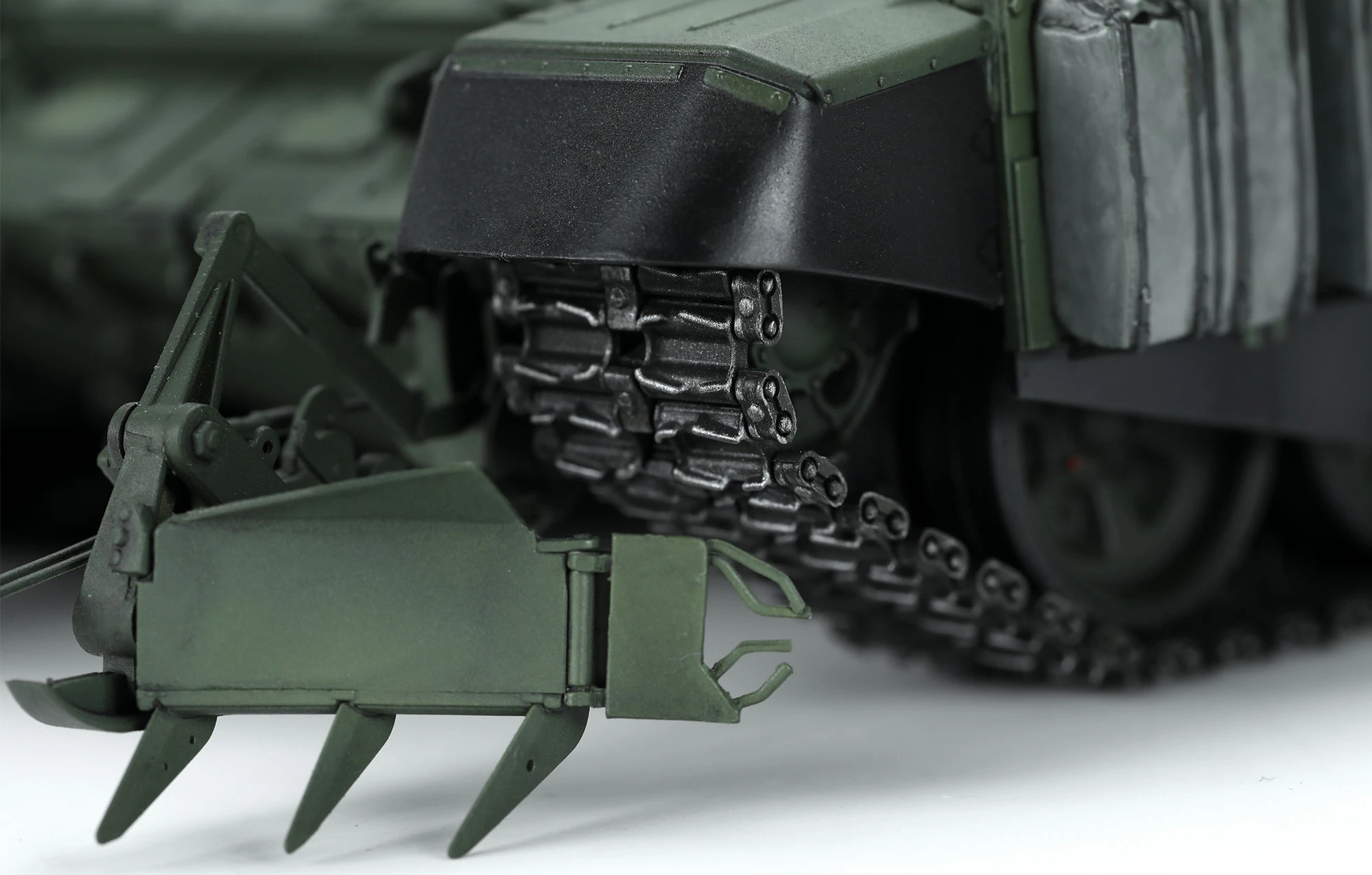 MENG TS-053 1/35 RUSSIAN MAIN BATTLE TANK T-72B3M w/ KMT-8 MINE CLEARING SYSTEM RUS TANK MAKETİ