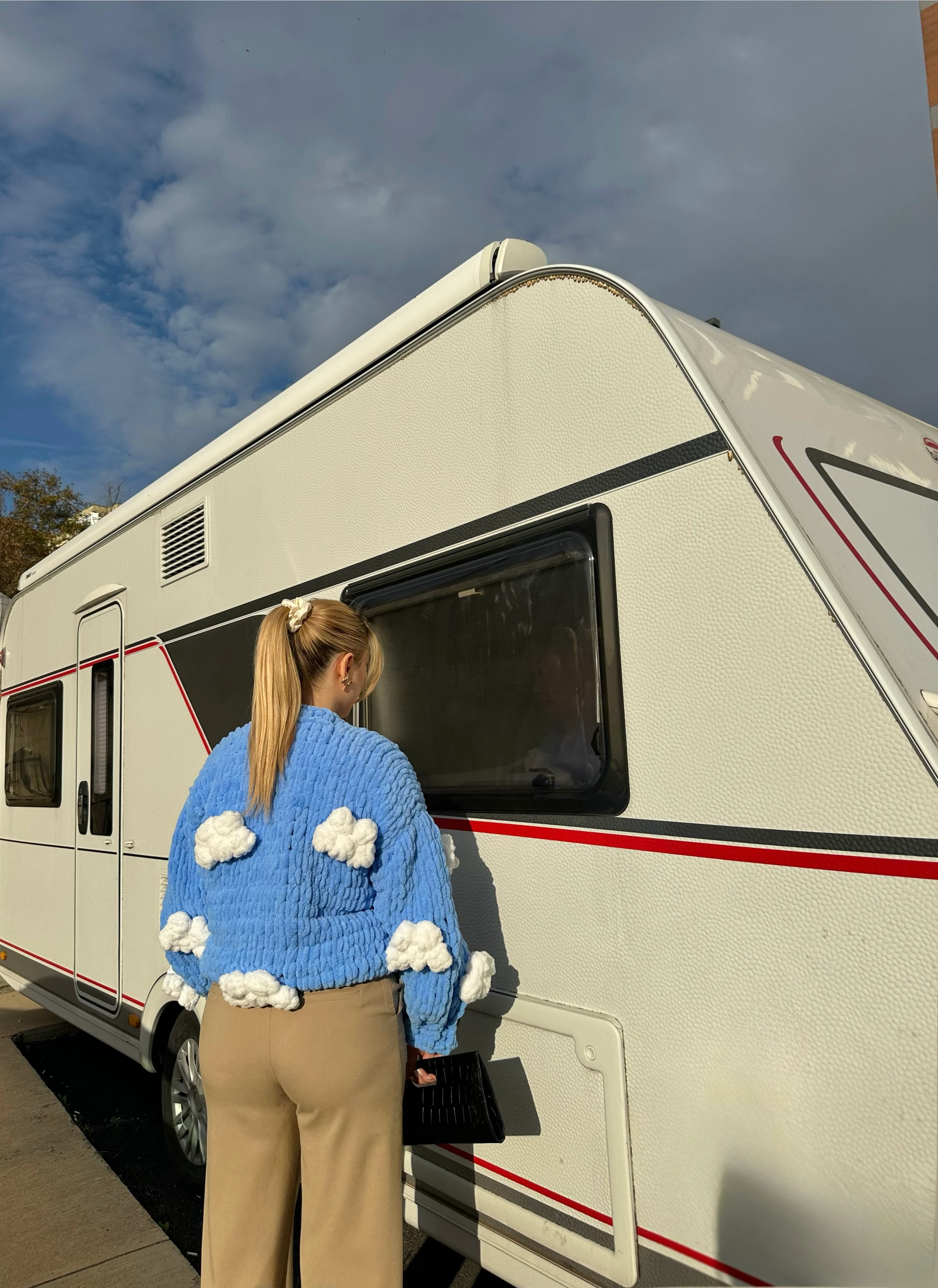 Bubbles El Örgüsü Hırka ( ÖN SİPARİŞ ÜRÜNÜDÜR KARGOLAMA 1-14 GÜN )