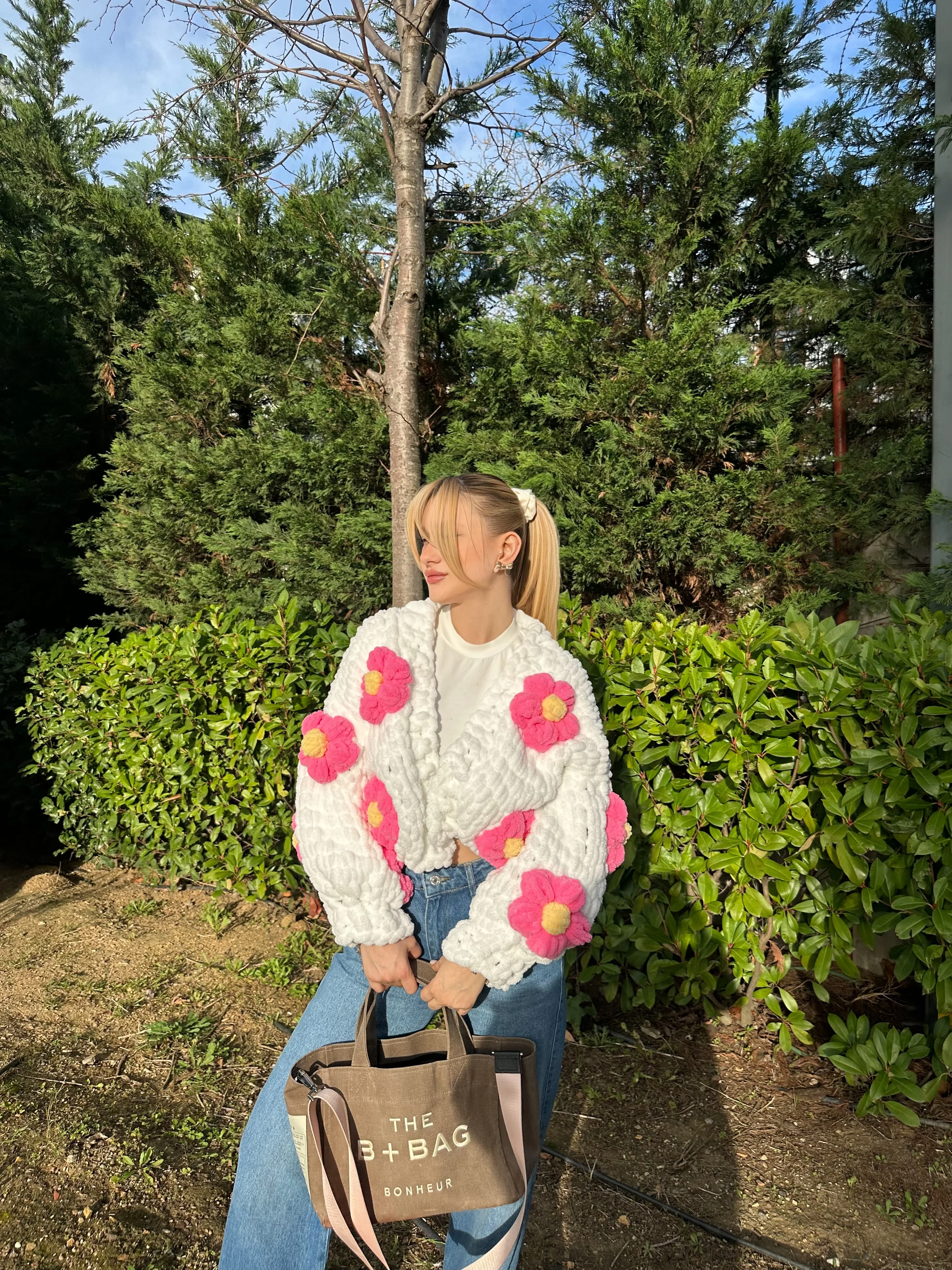 Barbie daisy El Örgü Hırka ( ÖN SİPARİŞ ÜRÜNÜDÜR KARGOLAMA 1-14 GÜN)