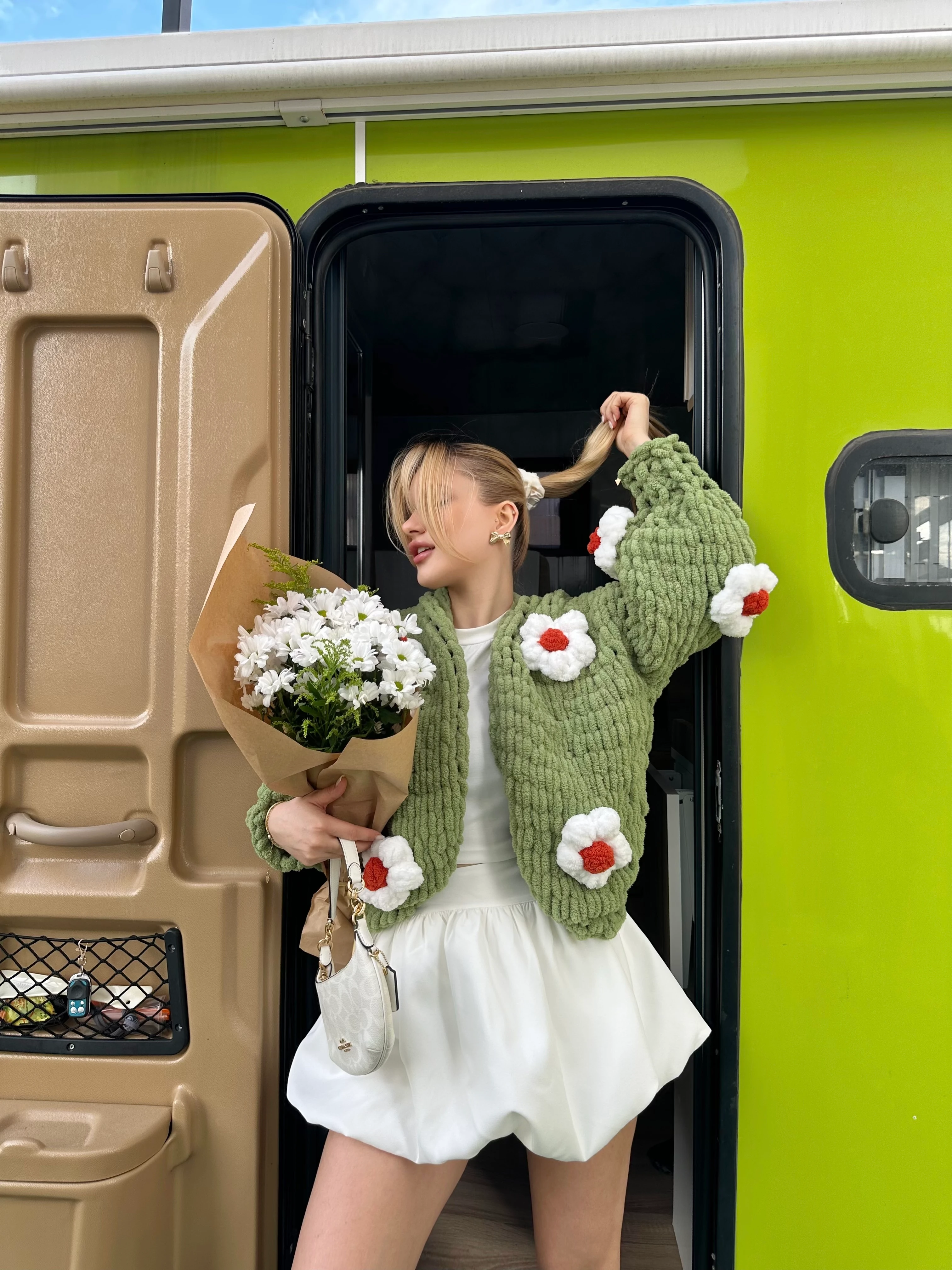 Buttercup El Örgüsü Hırka ( ÖN SİPARİŞ ÜRÜNÜDÜR KARGOLAMA 1-14 GÜN )