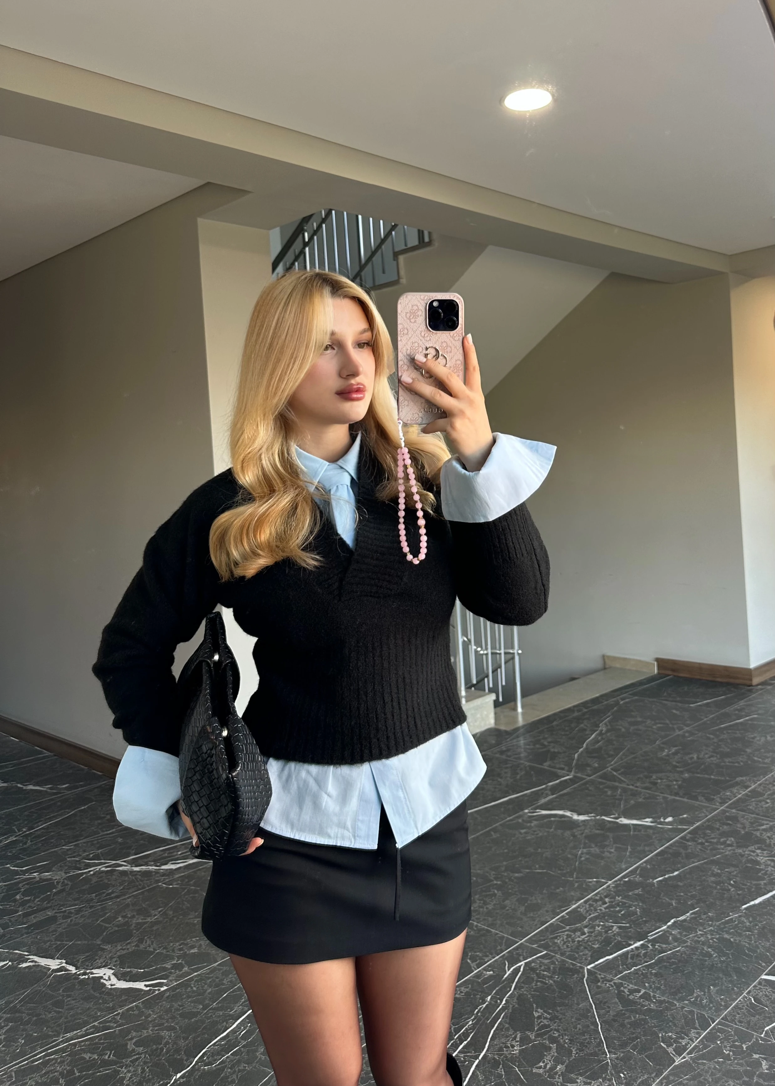 Derin V Yaka Premium Kazak - Siyah