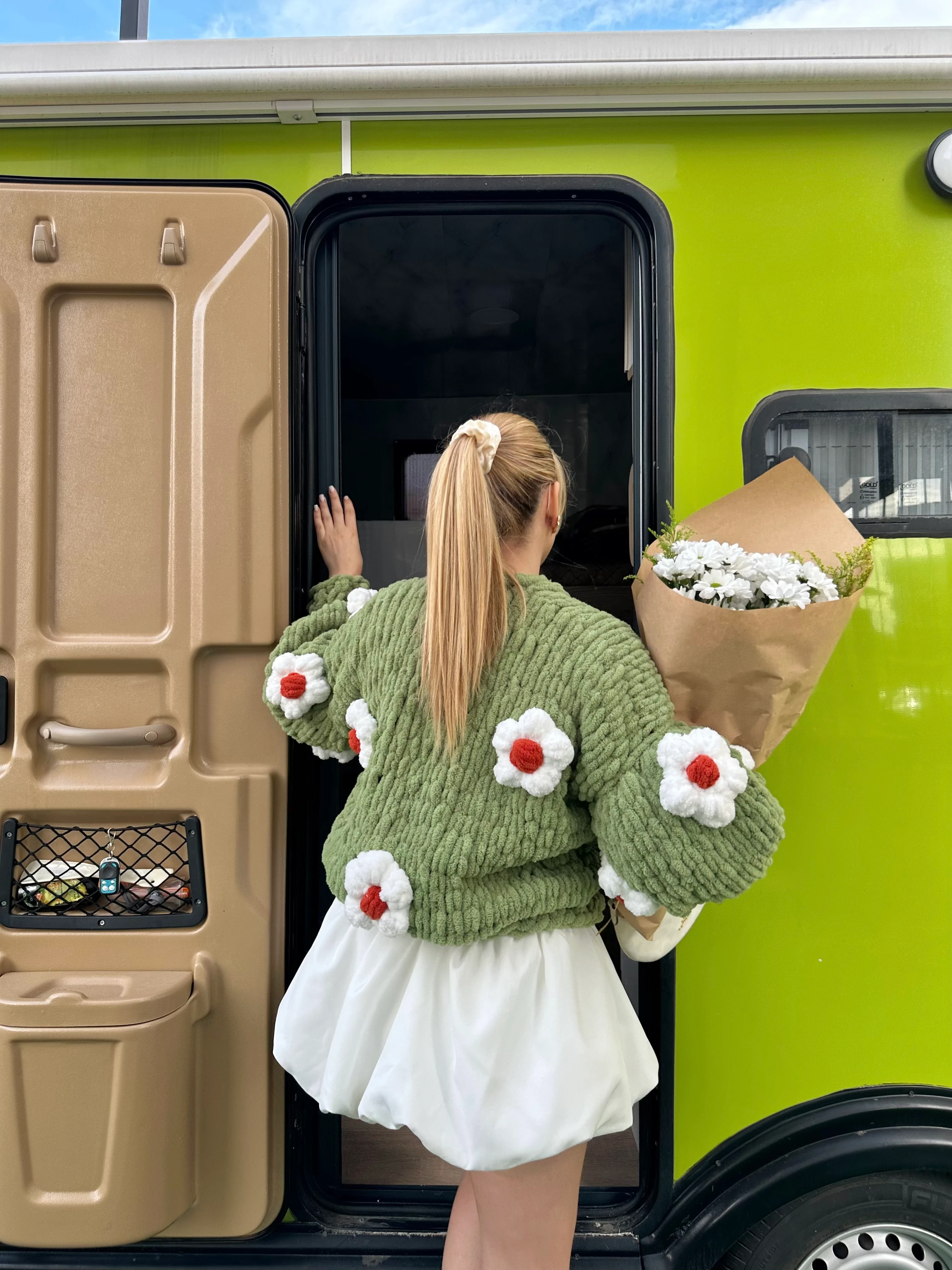 Buttercup El Örgüsü Hırka ( ÖN SİPARİŞ ÜRÜNÜDÜR KARGOLAMA 1-14 GÜN )