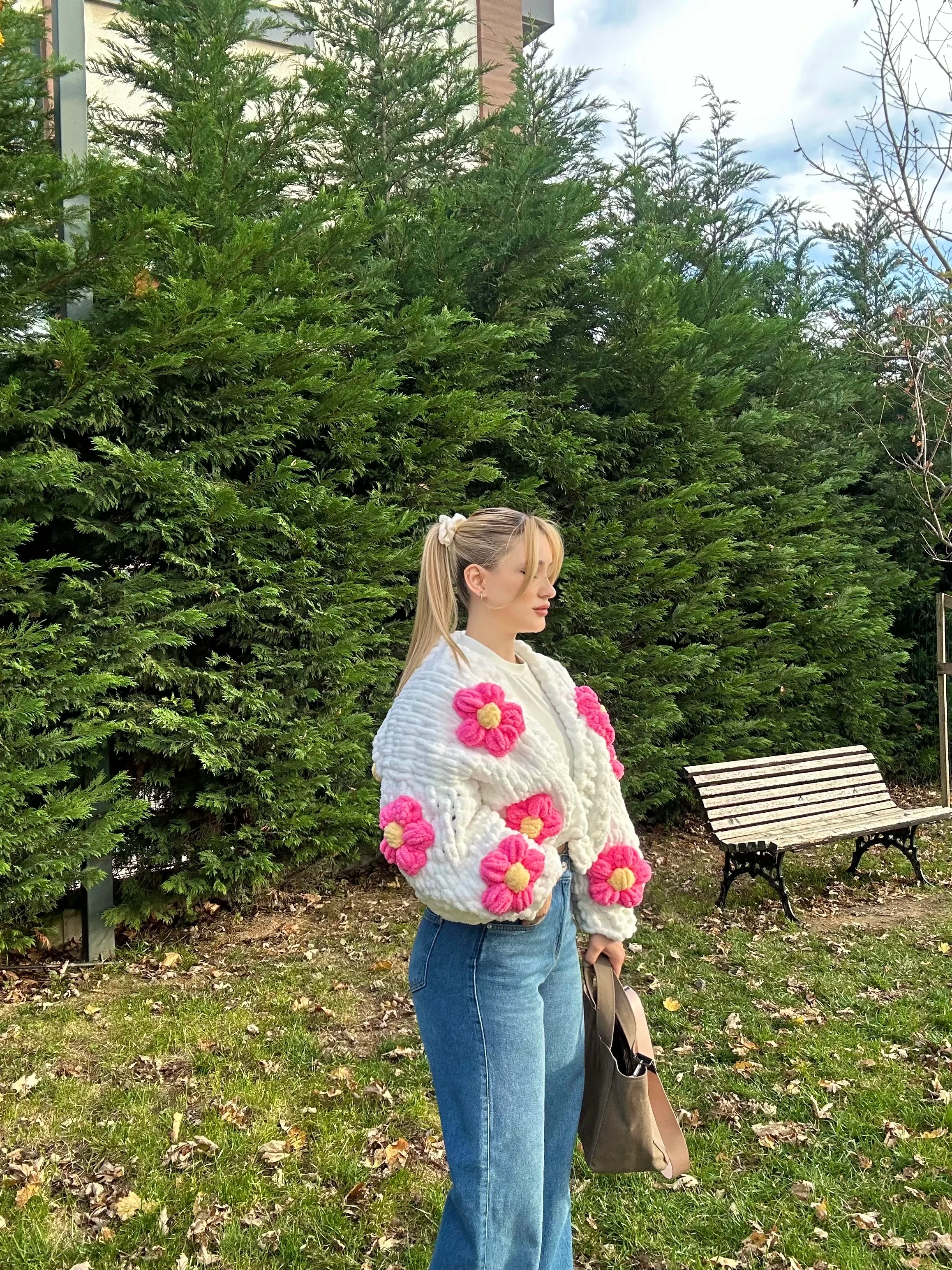 Barbie daisy El Örgü Hırka ( ÖN SİPARİŞ ÜRÜNÜDÜR KARGOLAMA 1-14 GÜN)