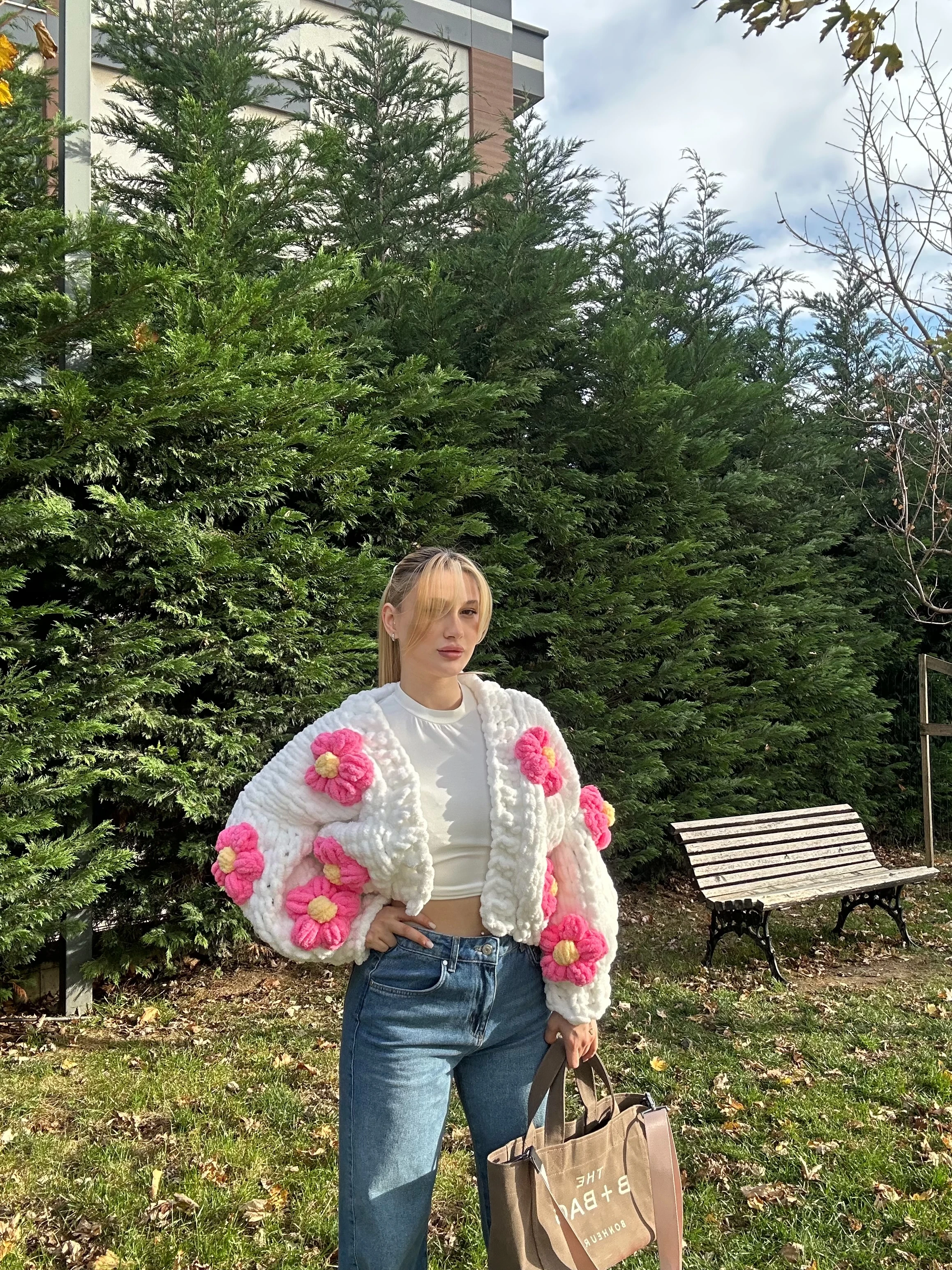 Barbie daisy El Örgü Hırka ( ÖN SİPARİŞ ÜRÜNÜDÜR KARGOLAMA 1-14 GÜN)