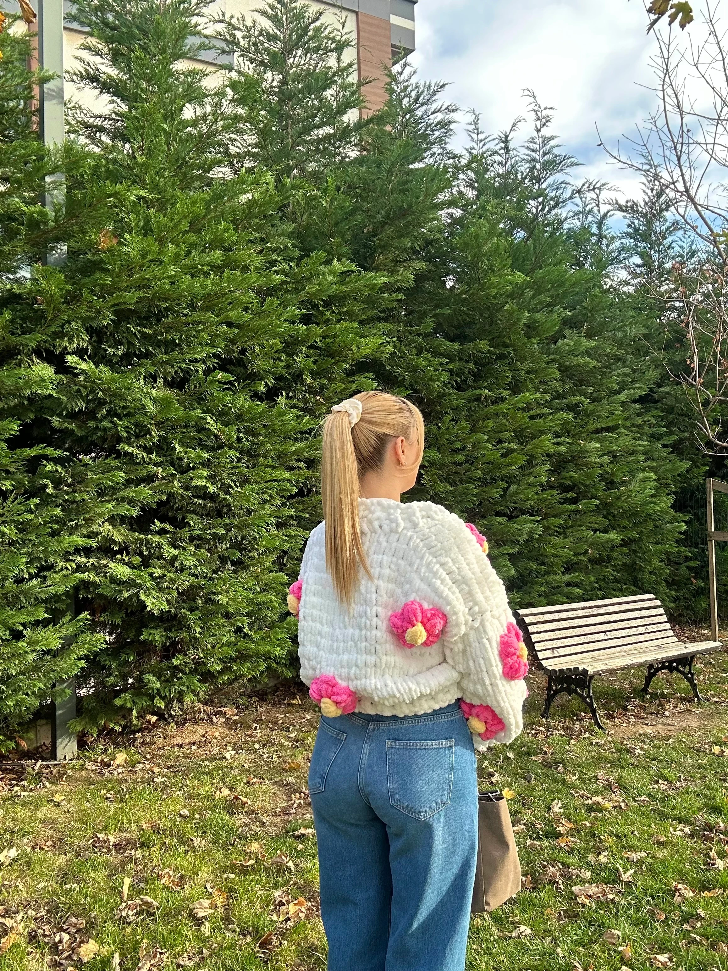 Barbie daisy El Örgü Hırka ( ÖN SİPARİŞ ÜRÜNÜDÜR KARGOLAMA 1-14 GÜN)