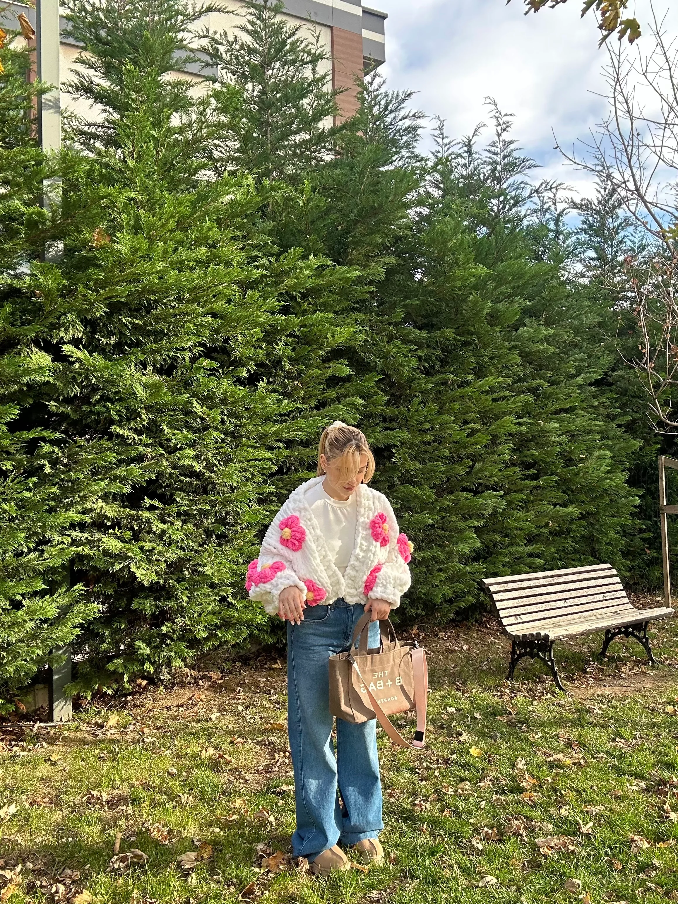 Barbie daisy El Örgü Hırka ( ÖN SİPARİŞ ÜRÜNÜDÜR KARGOLAMA 1-14 GÜN)