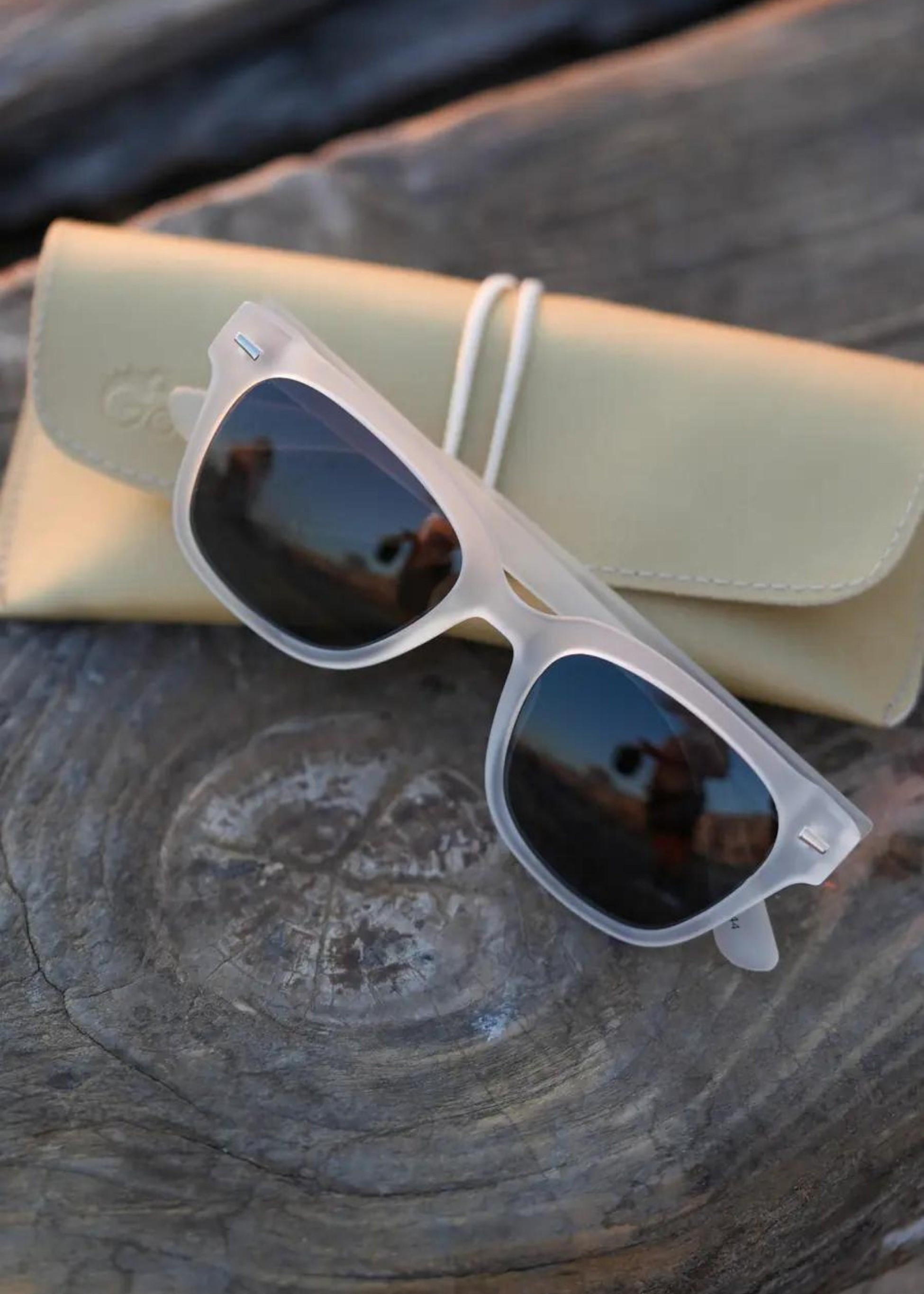 White rectangle sunglasses, Angular framed sunglasses, Oversized uv sunglasses, 90s sunglasses, Matte colored sunglasses Thesezaraccesories