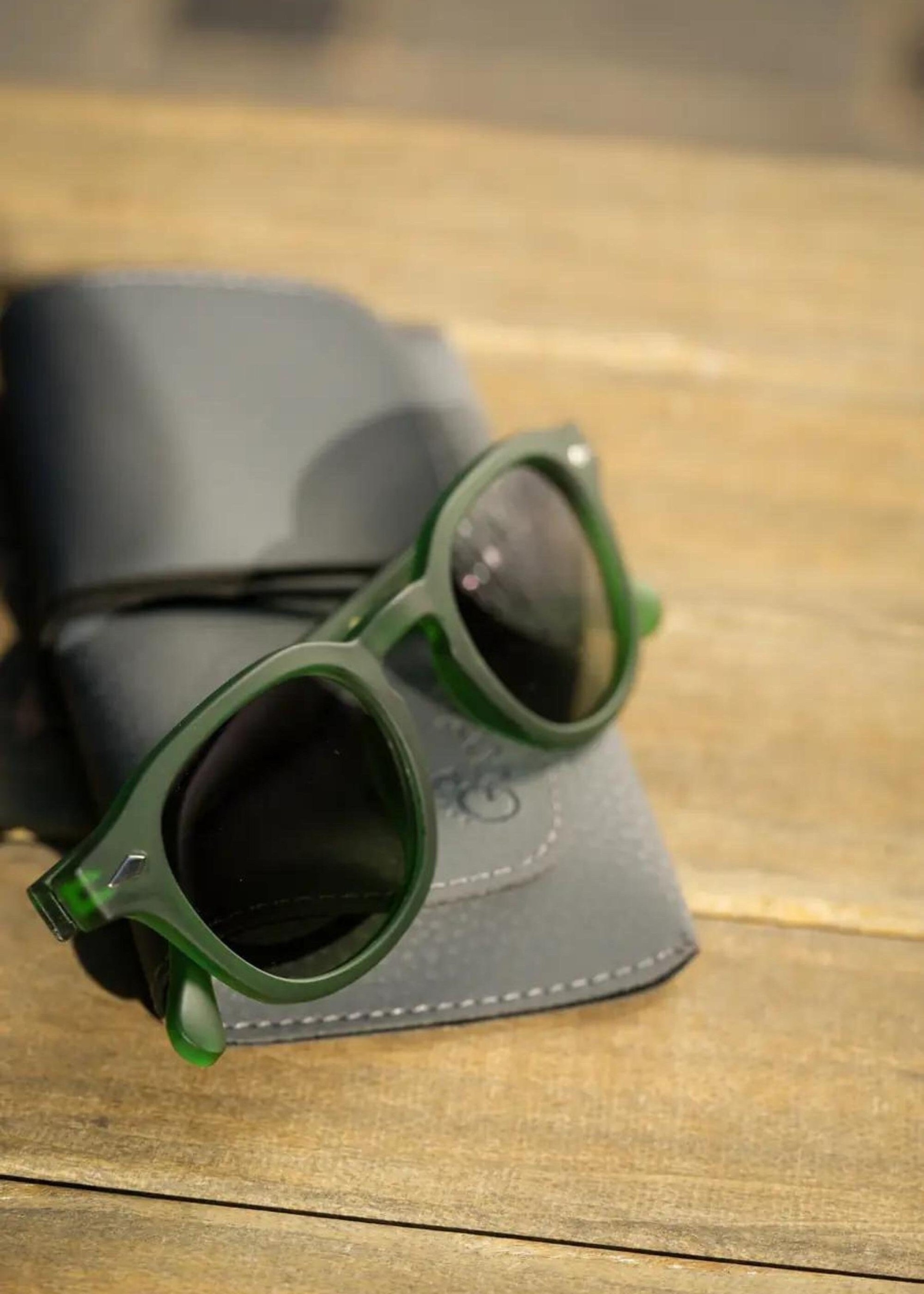Matte green Sunglasses, Rectangle framed sunglasses, Retro vintage sunglasses, Trendy uv sunglasses, Fashion sunglasses Thesezaraccesories