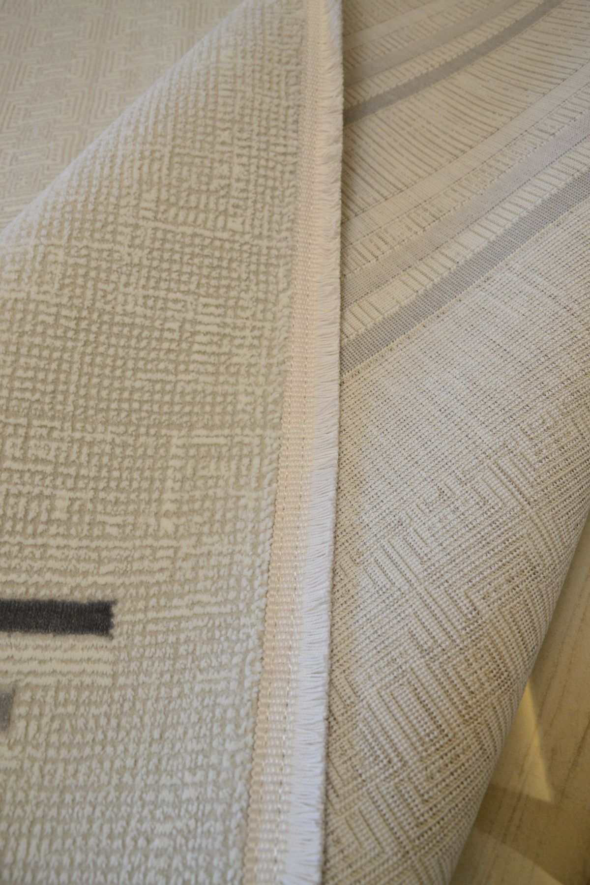 Geometrik Çizgili Kremrengi Yıkanabilir Polip Polyester Dekoratif Salon& Oturma Odası Halısı