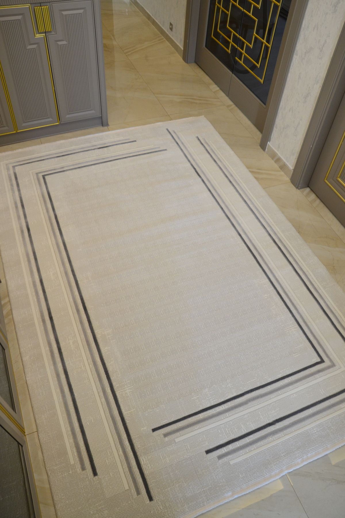 Geometrik Çizgili Kremrengi Yıkanabilir Polip Polyester Dekoratif Salon& Oturma Odası Halısı