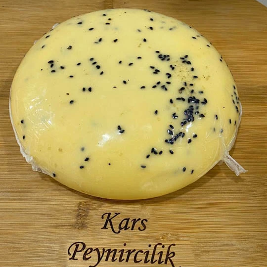 Çörek Otlu Taze Göbek Kaşar 500 Gr