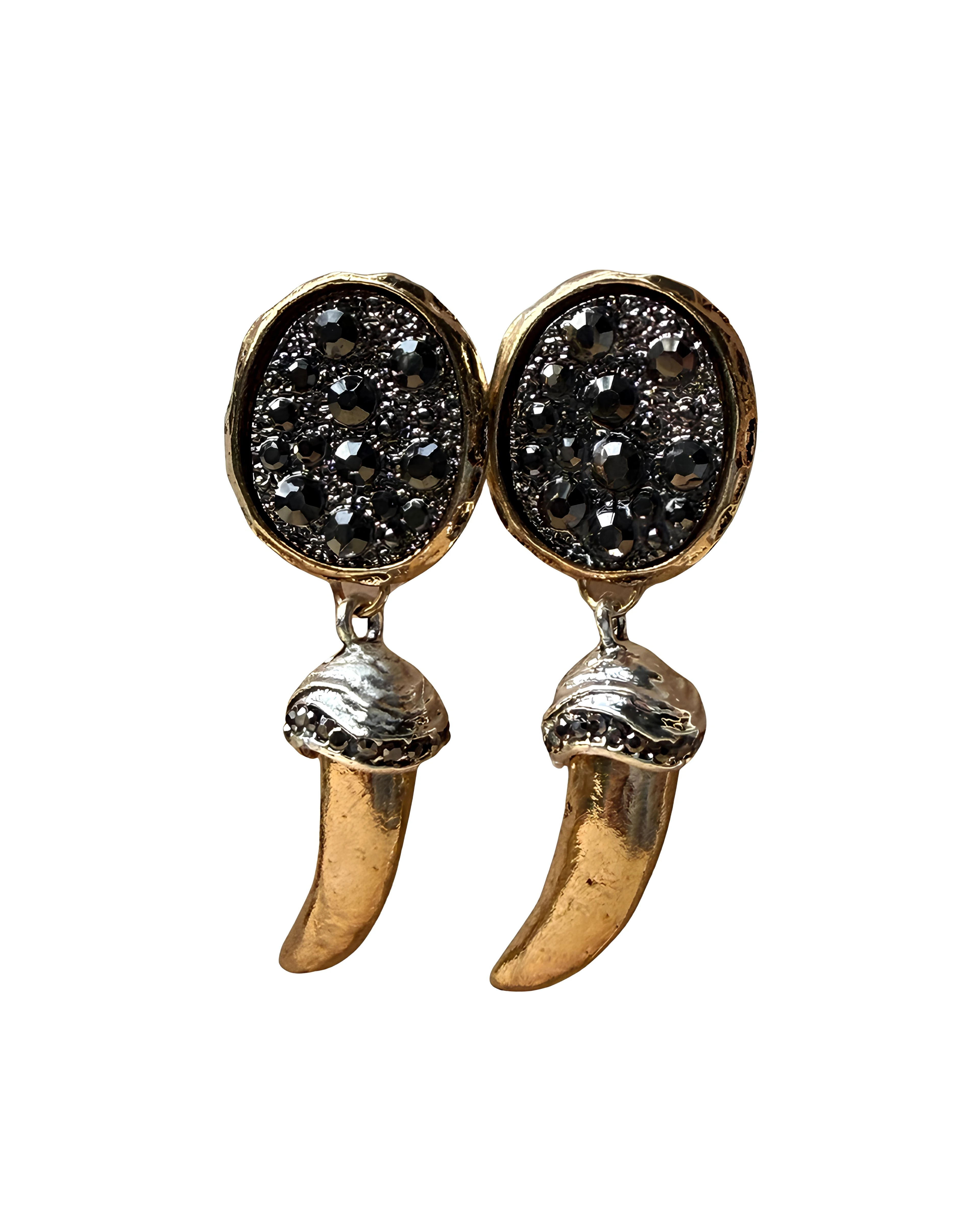 Nocturne Ivory Küpe – Siyah Taşlı Fildişi Formlu Küpe