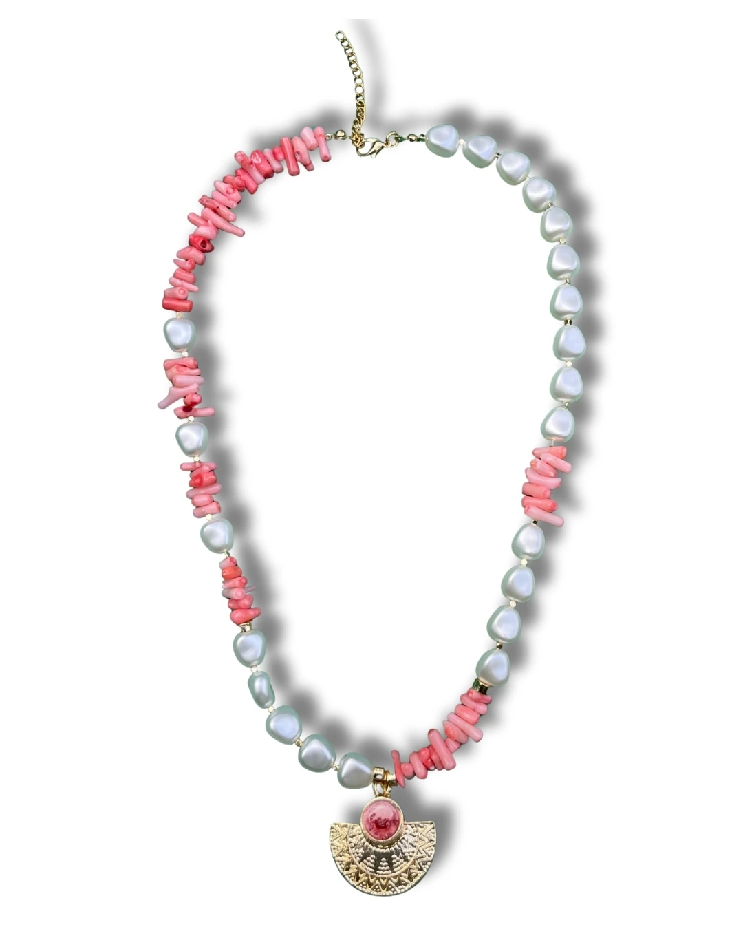 Coralia – Gerçek Mercan Taşlı Altın Yelpaze Figürlü Kolye