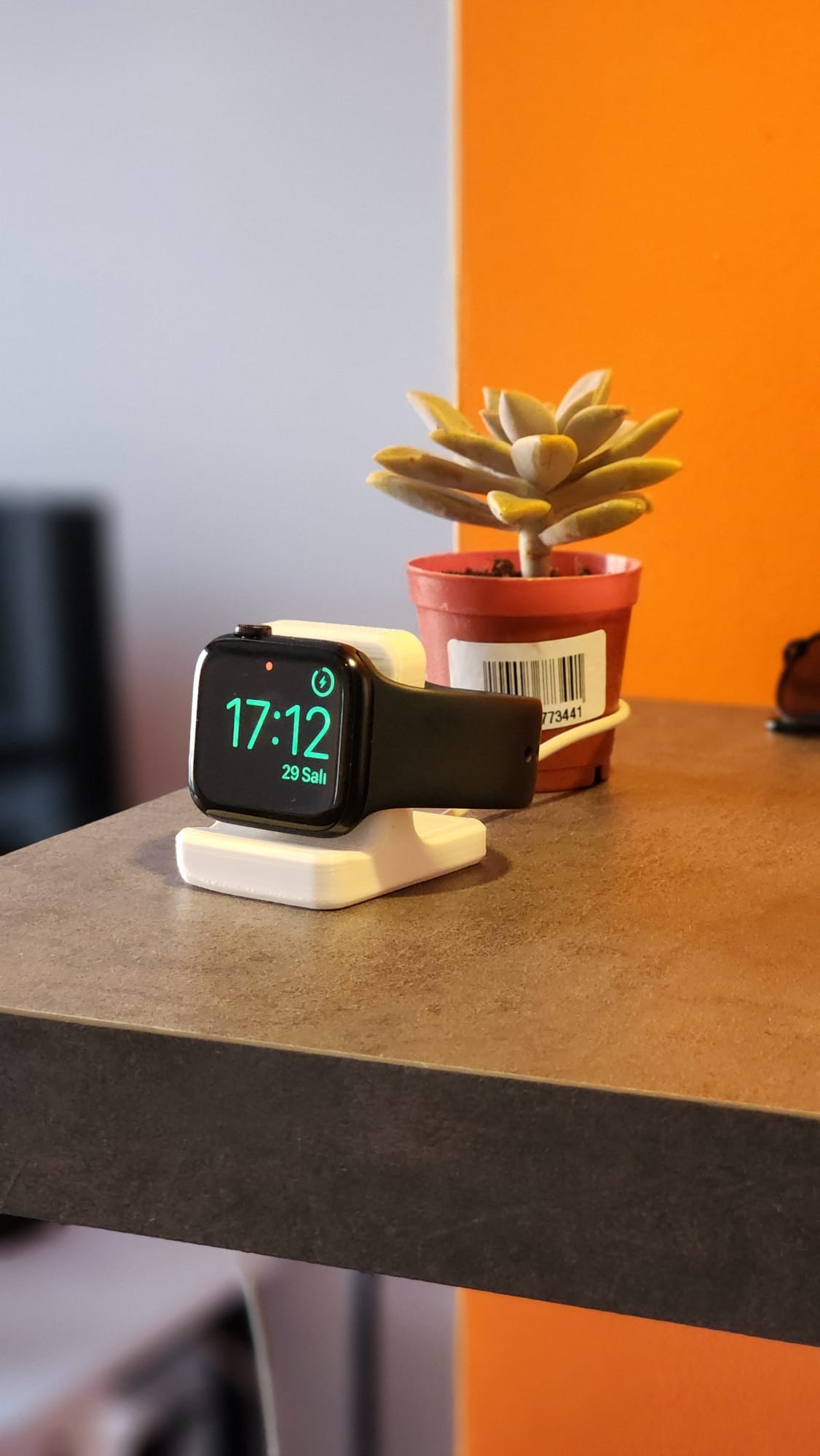 Apple Watch Şarj Standı Minimal