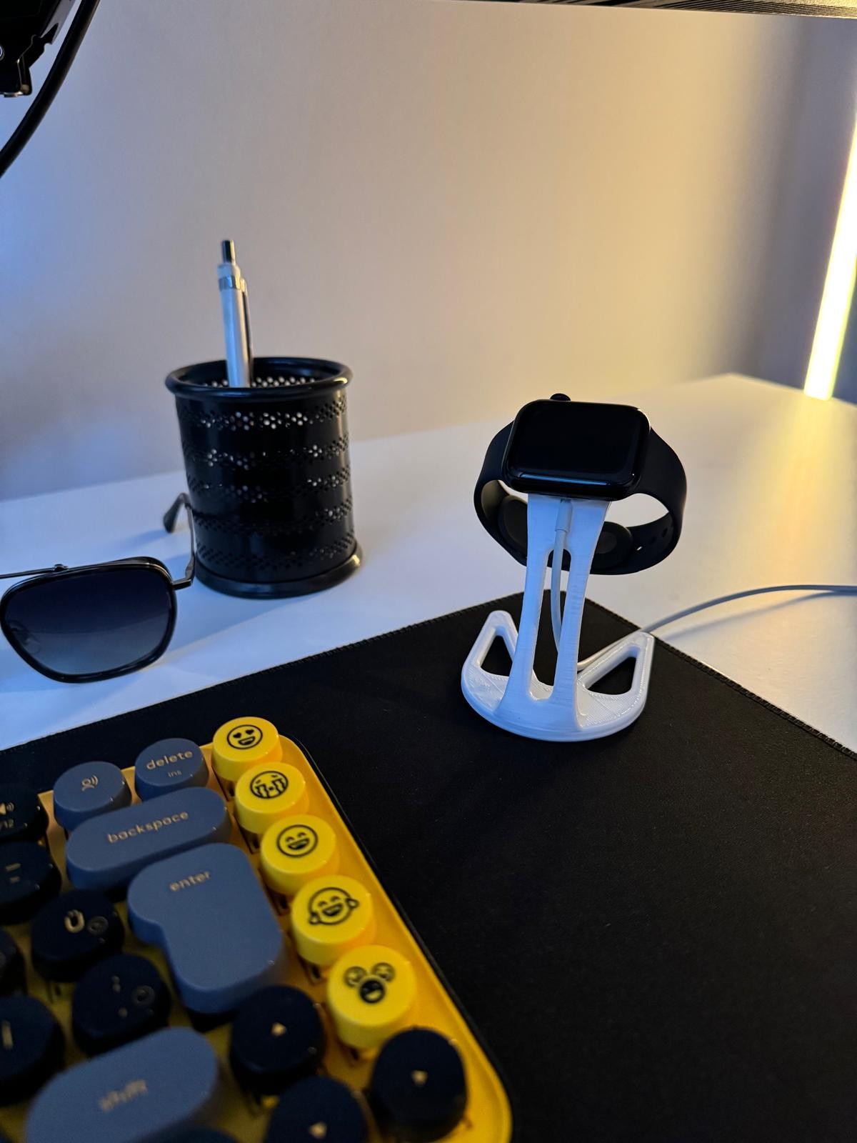 Apple Watch Şarj Standı Dik