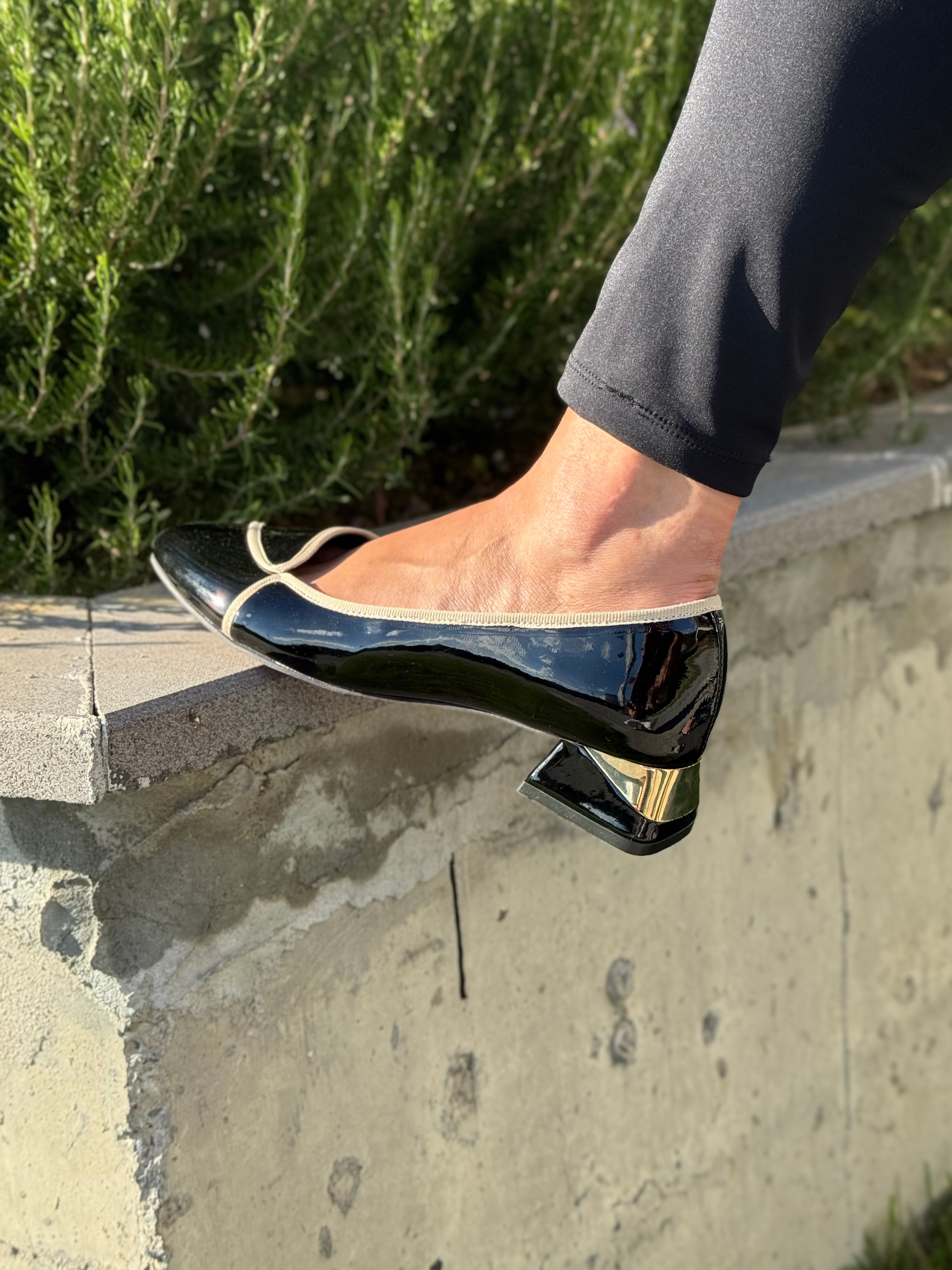 Merlina Siyah Parçalı Galvaniz Topuklu Küt Burun Kadın Ayakkabı Modern ve Işıltılı