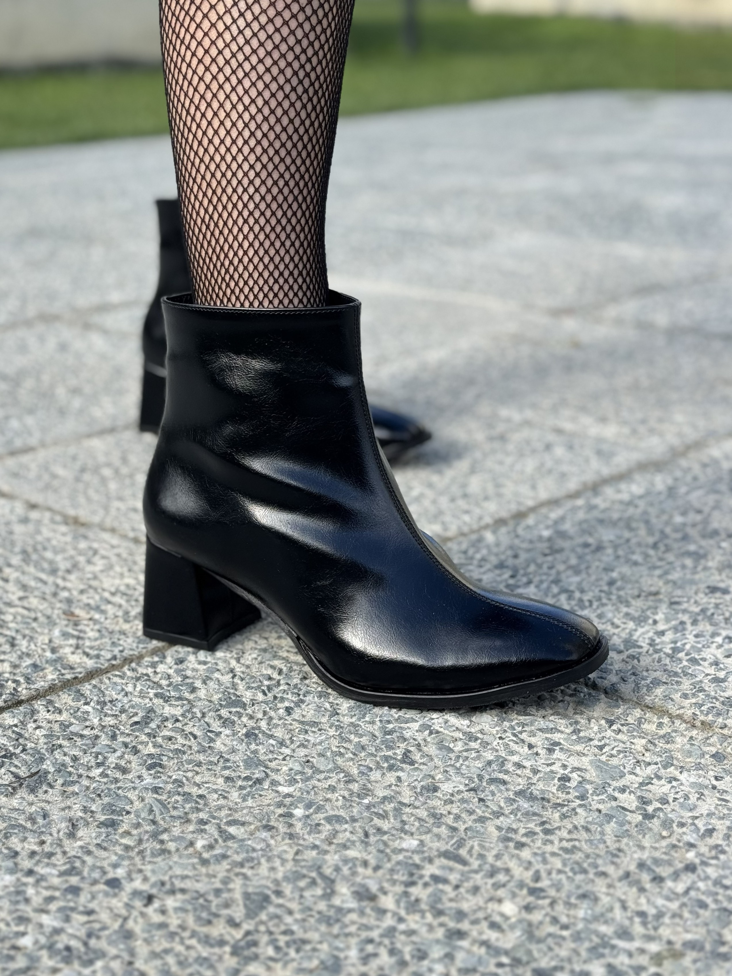 Velisse Rugan Küt Burun Büyük Numara Kadın Topuklu Bot Modern Stil