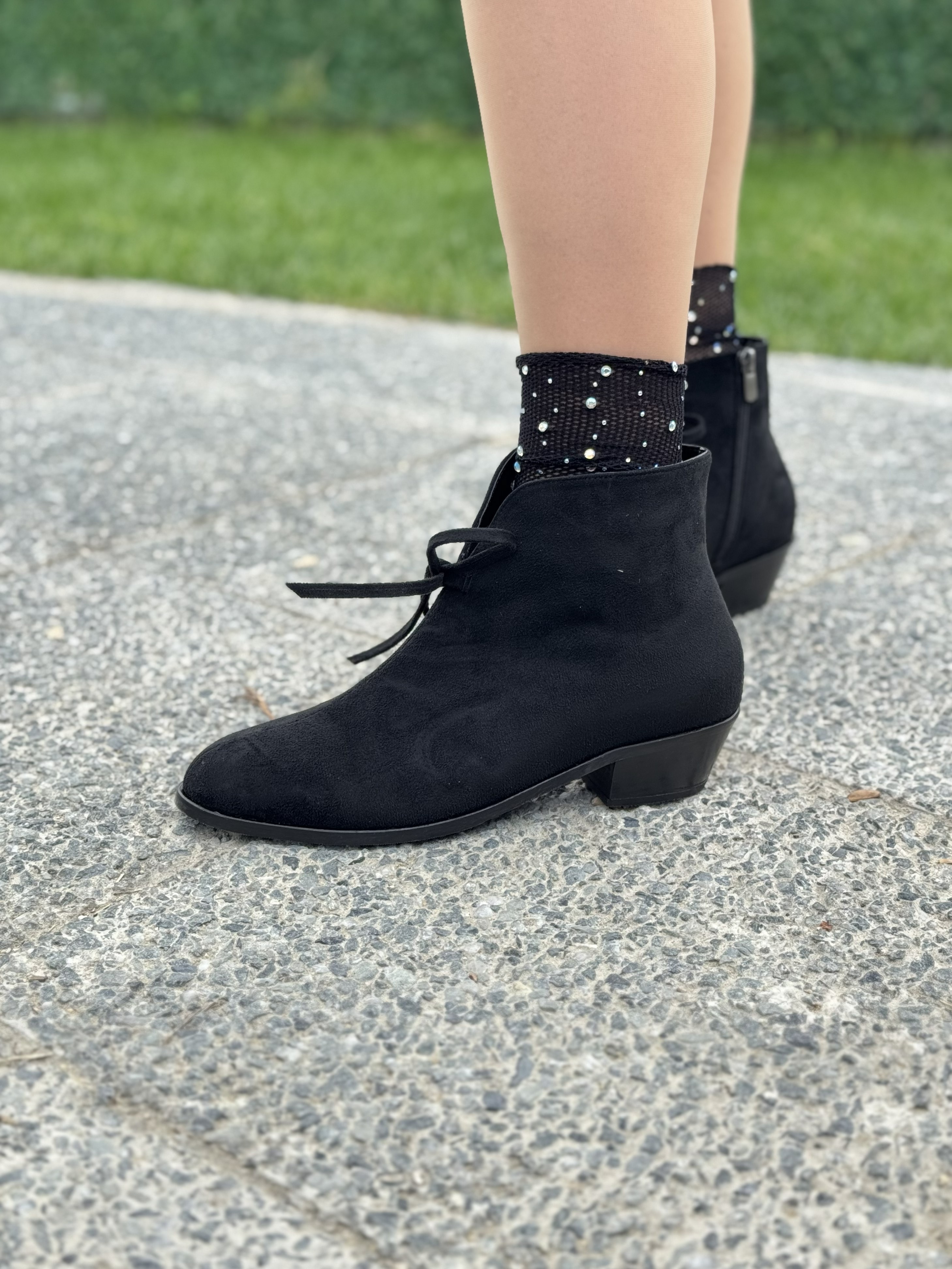 Lironna Süet Bağcık Detaylı Büyük Numara Kadın Bot Konforlu ve Modern - Siyah