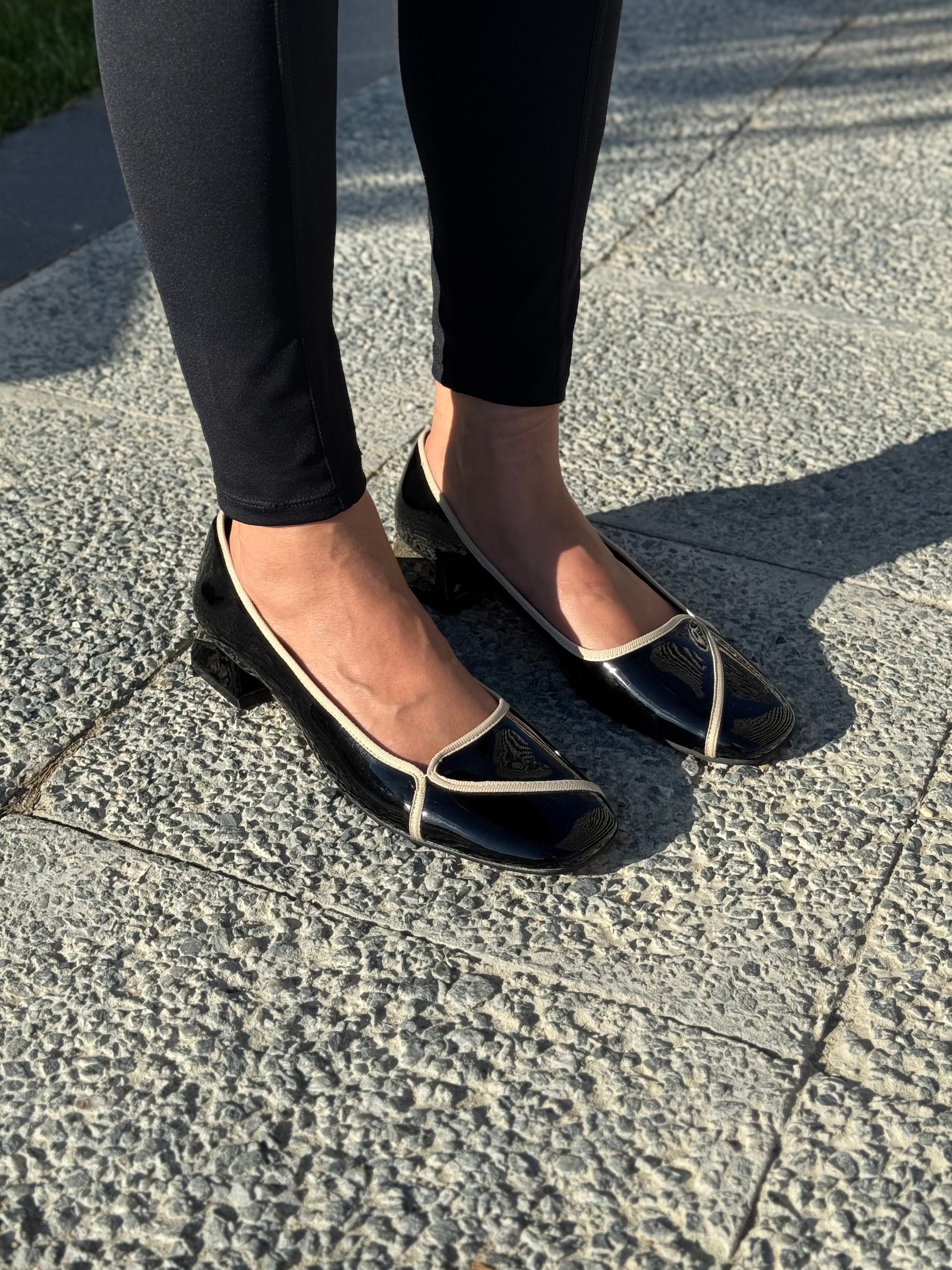 Merlina Siyah Parçalı Galvaniz Topuklu Küt Burun Kadın Ayakkabı Modern ve Işıltılı - Siyah