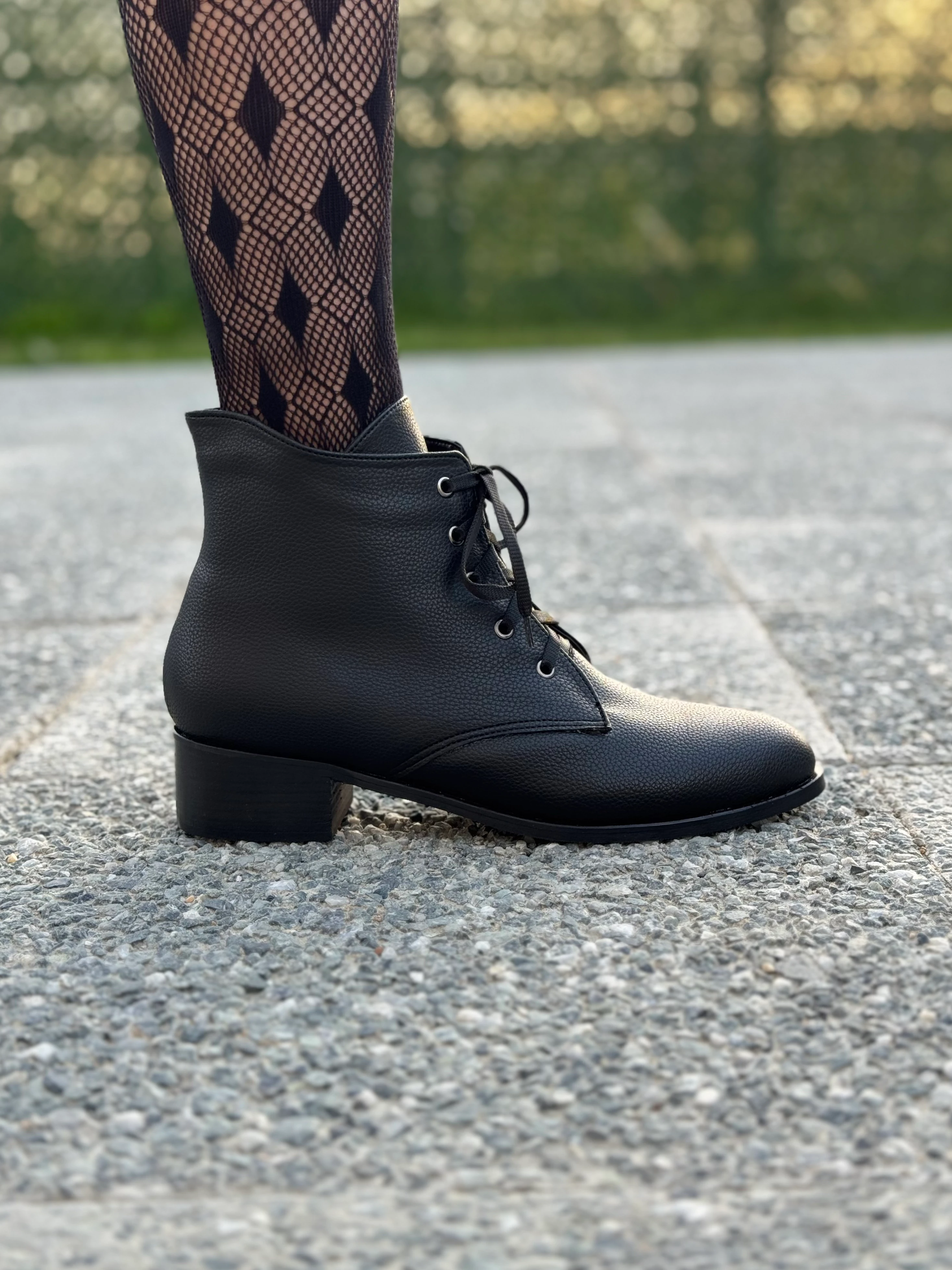 Elvaira Bağcıklı Mat Kadın Bot Modern ve Rahat Büyük Numara