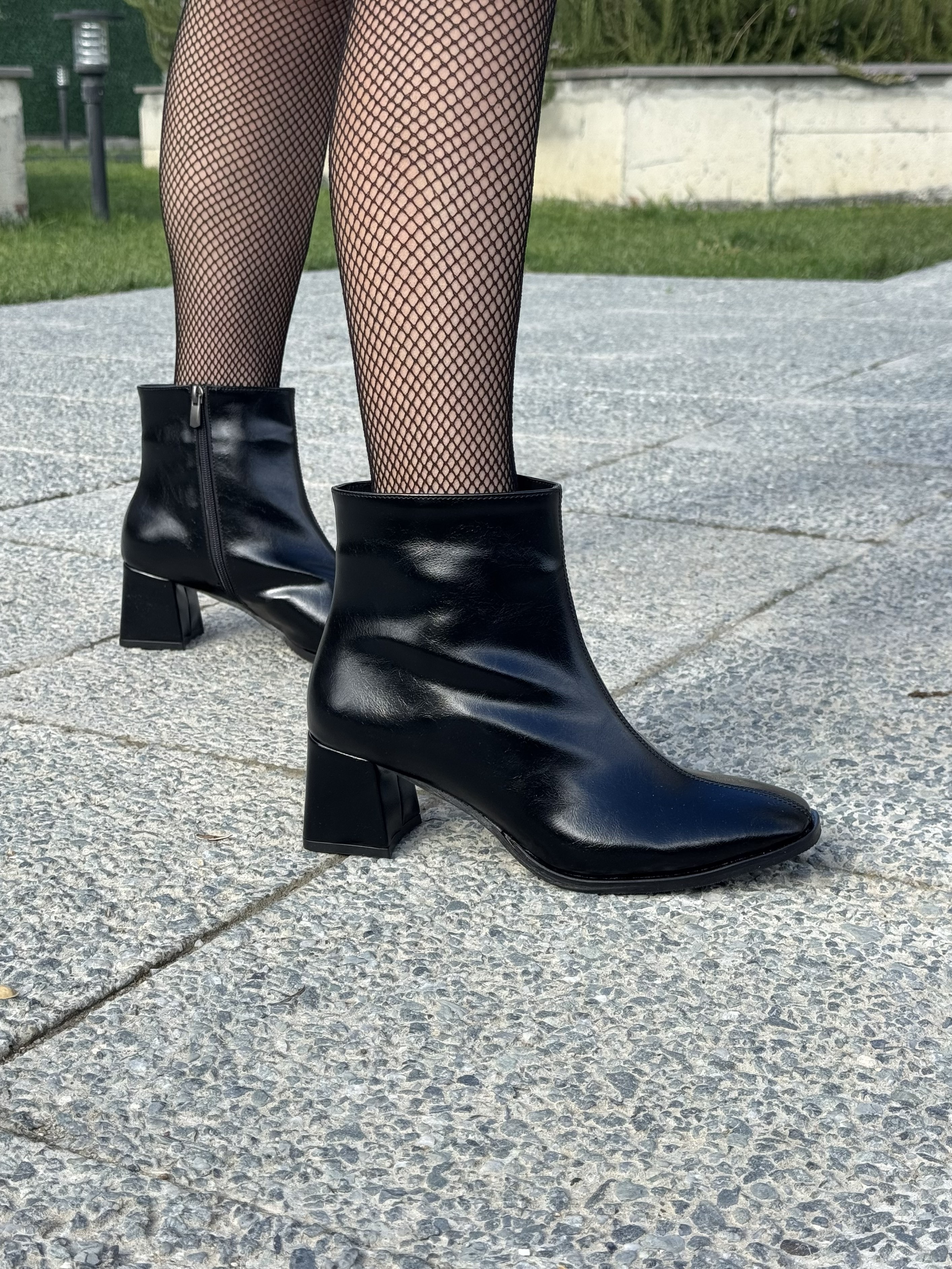 Velisse Rugan Küt Burun Büyük Numara Kadın Topuklu Bot Modern Stil - Siyah