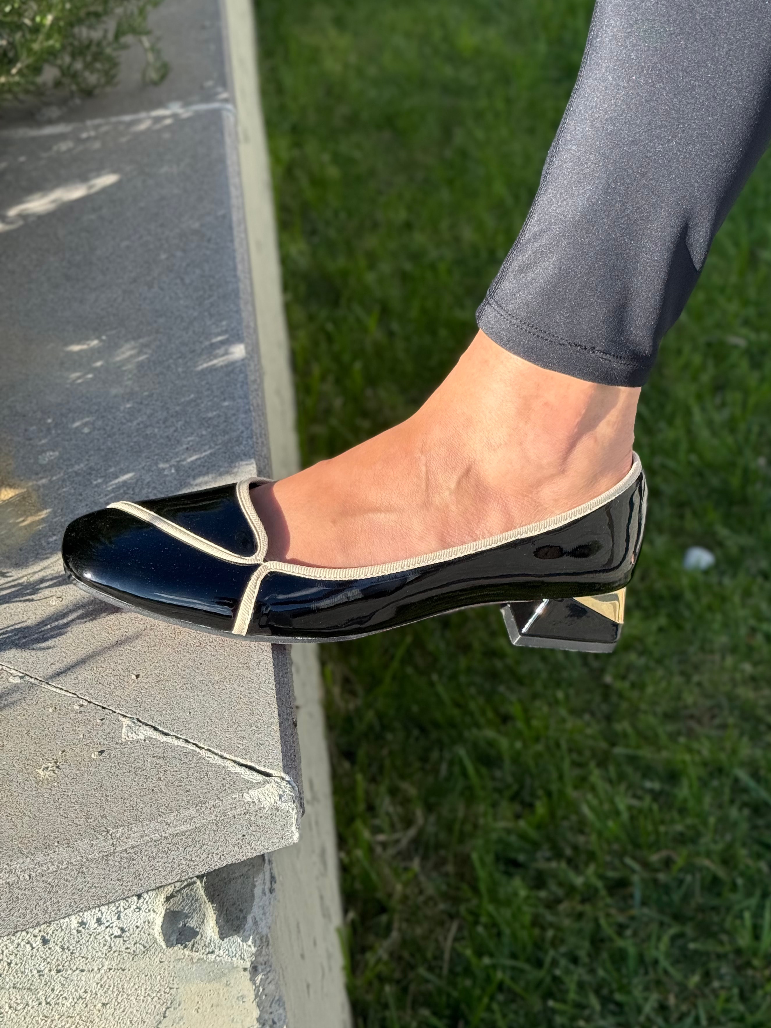 Merlina Siyah Parçalı Galvaniz Topuklu Küt Burun Kadın Ayakkabı Modern ve Işıltılı