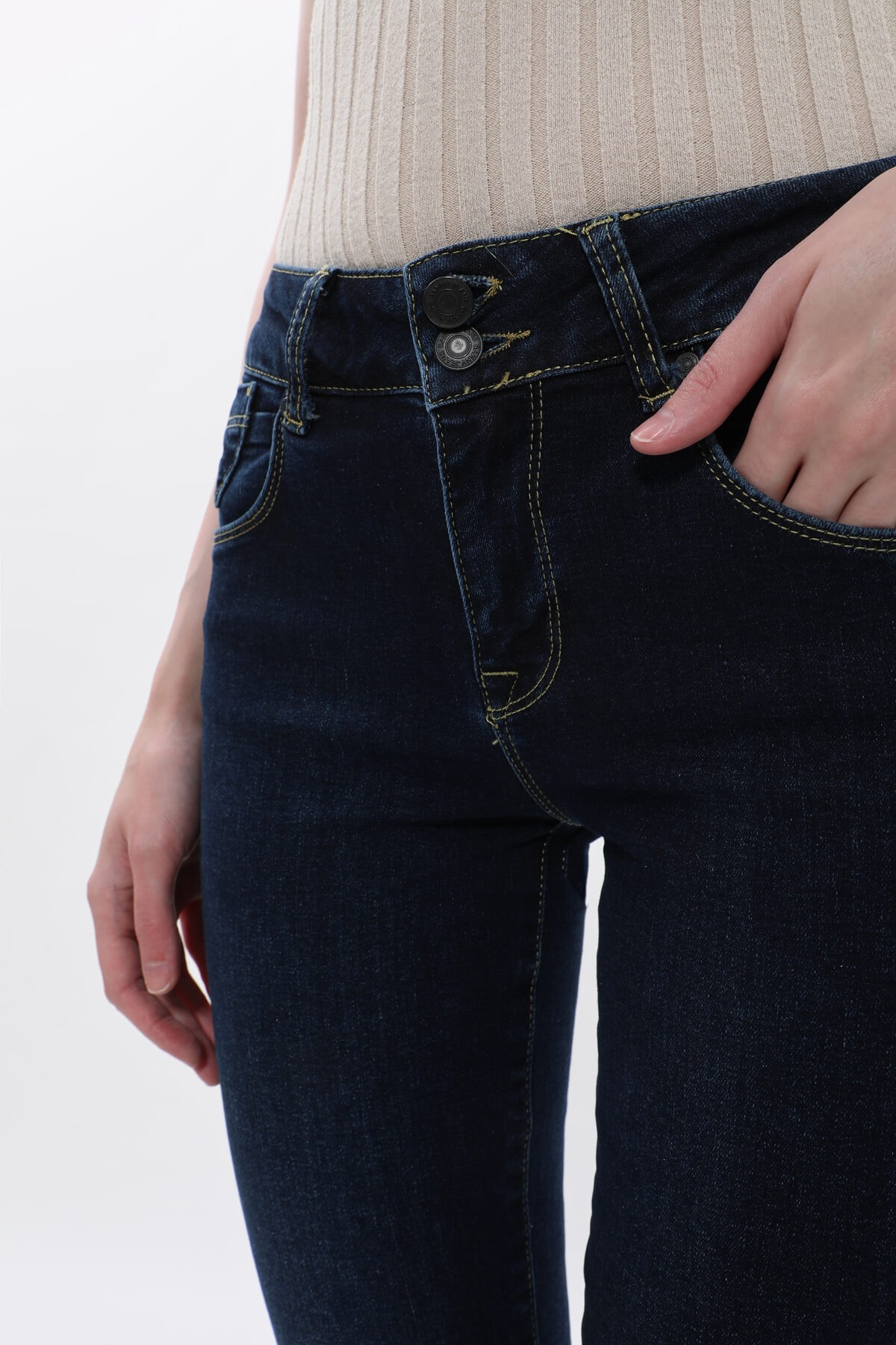 Kadın Çift Düğmeli Düz Jean Pantolon