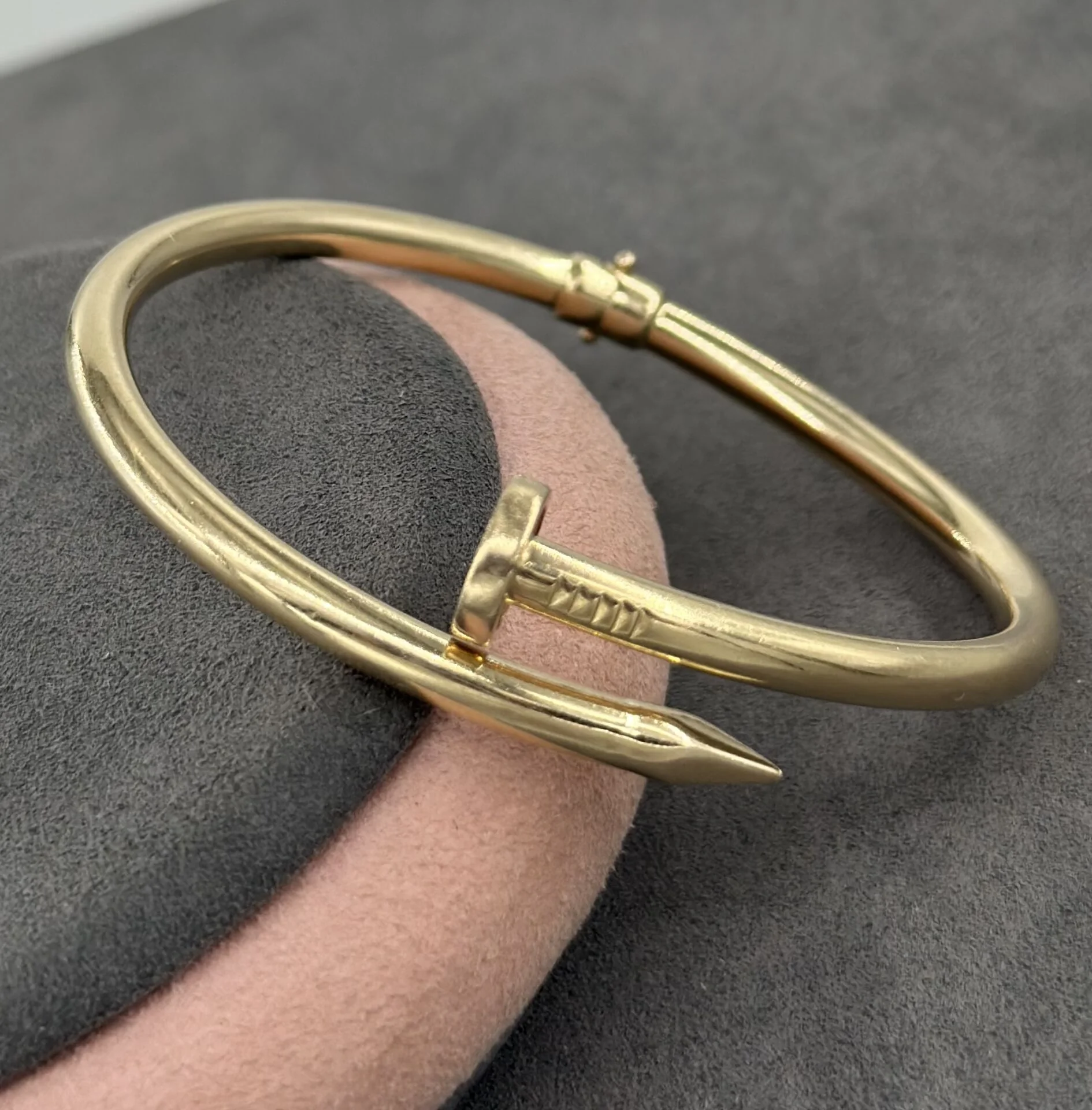 çivi model bileklik (ALTIN)