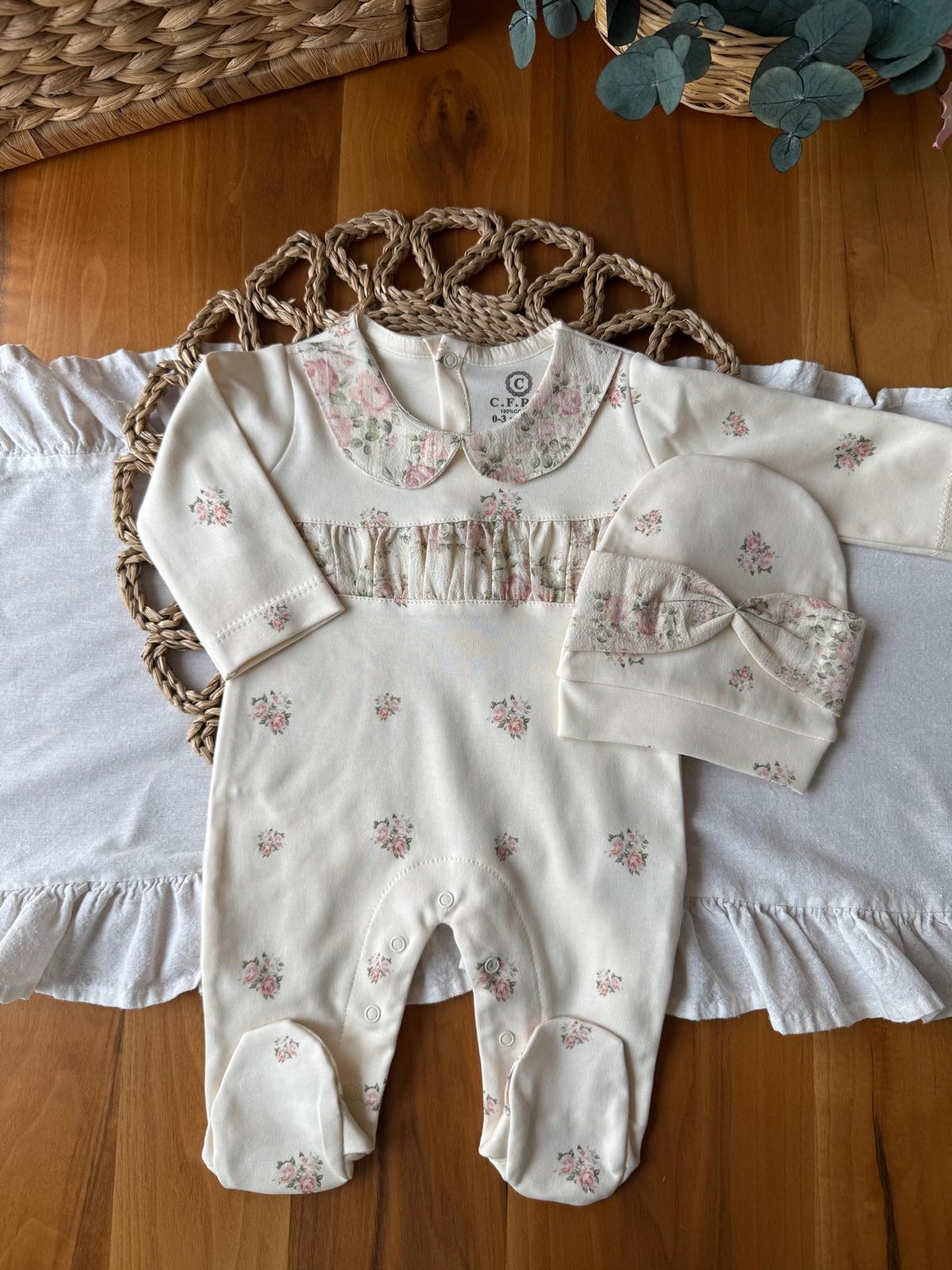 Kız Bebek Krem Çiçekli Şapkalı Tulum