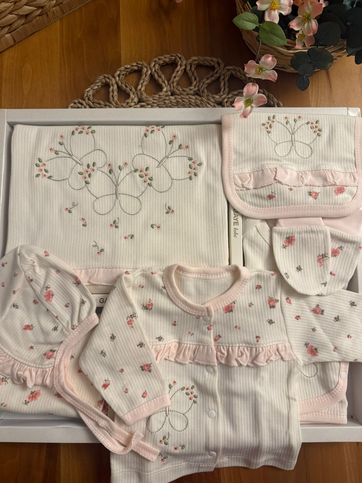 Kız Bebek 0-3 AY Çiçekli Somon Hastane Çıkış Seti