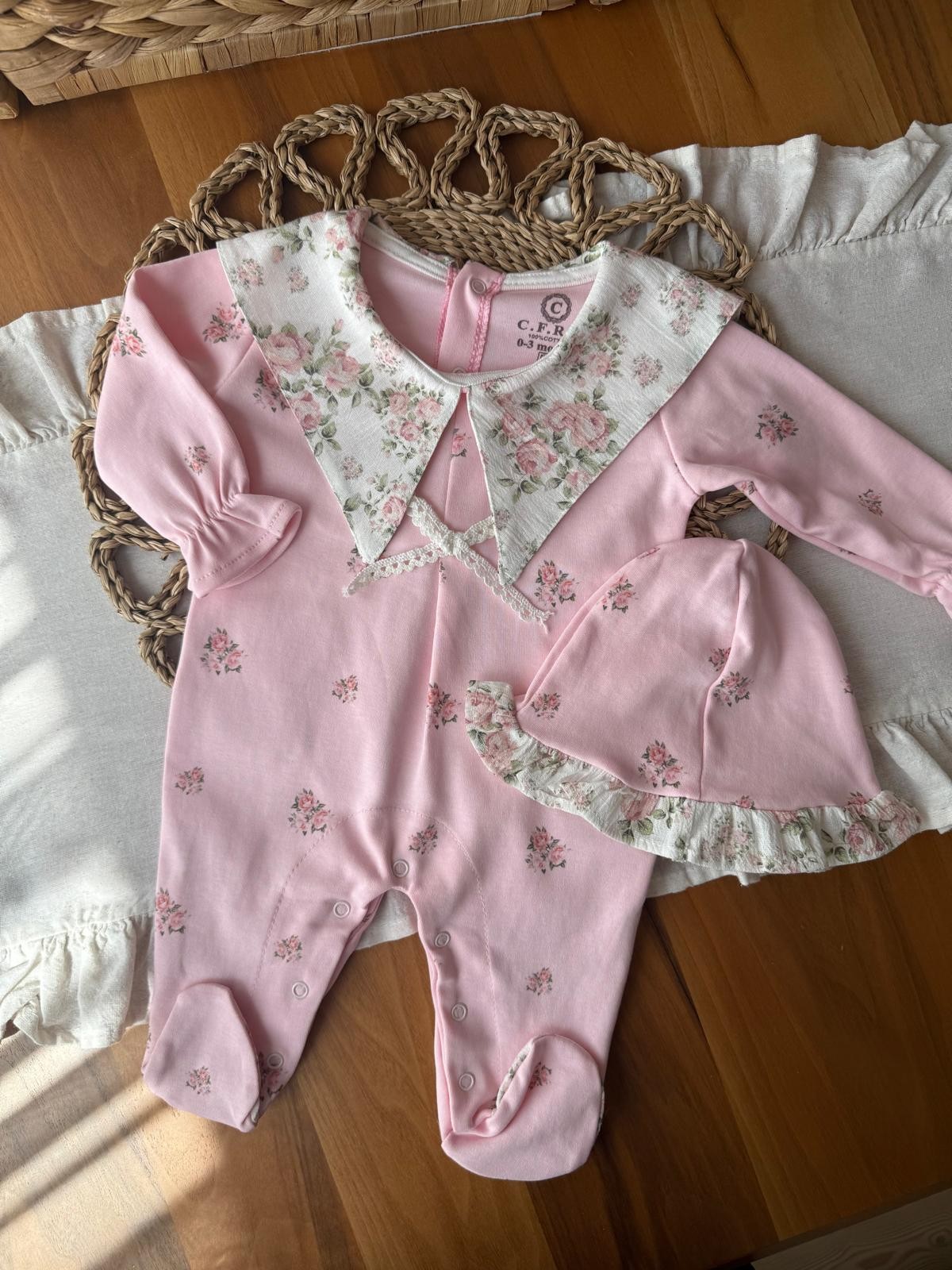 Kız Bebek Çiçekli Yakalı Pembe Şapkalı Tulum