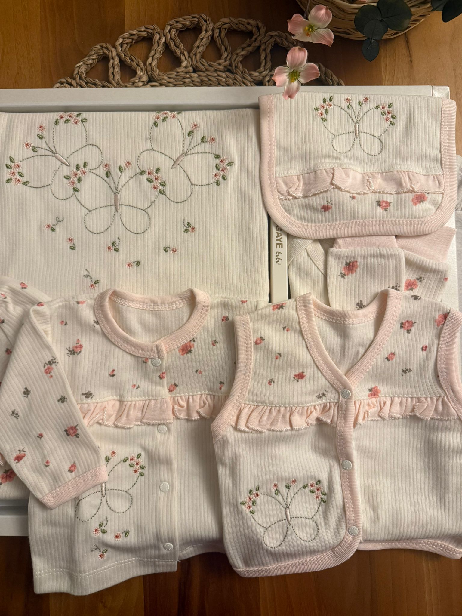 Kız Bebek 0-3 AY Çiçekli Somon Hastane Çıkış Seti