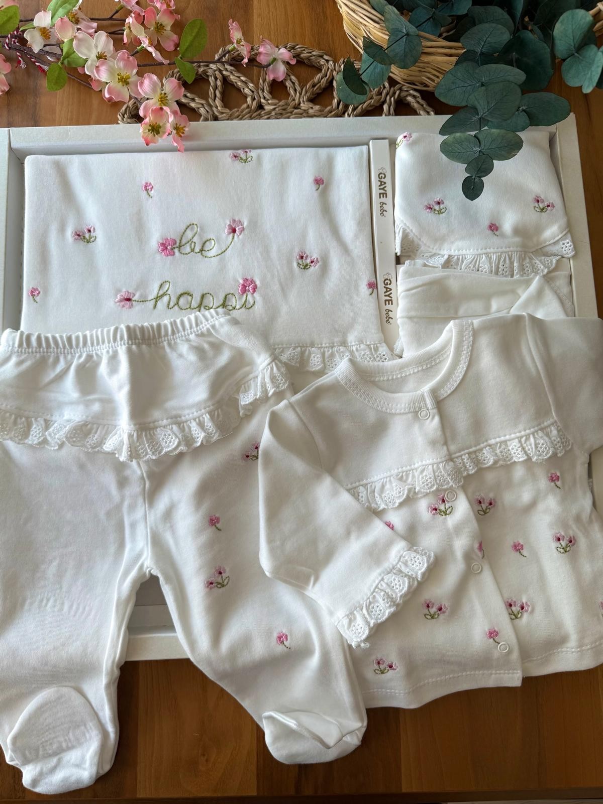 Kız Bebek %100 Pamuk 0-3 Ay Nakışlı 10'lu Hastane Çıkış Seti