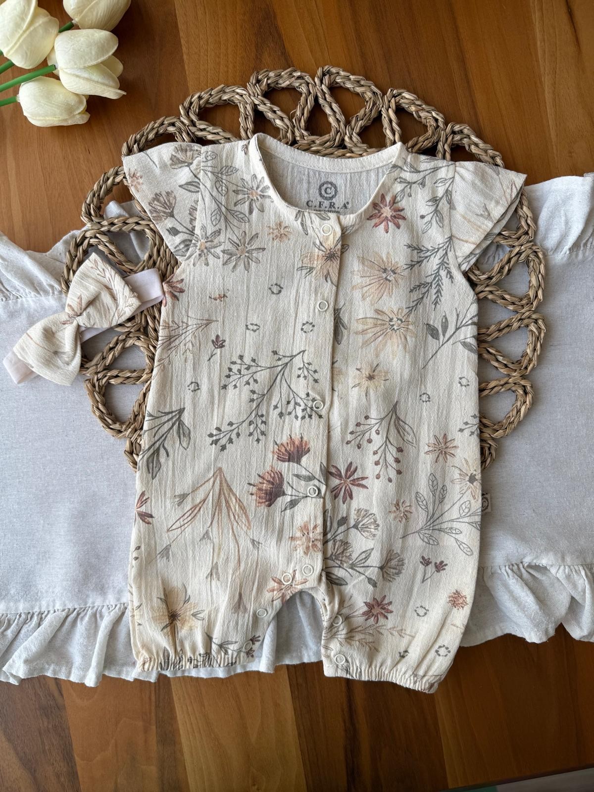 Kız Bebek Krem Çiçekli Müslin Tulum