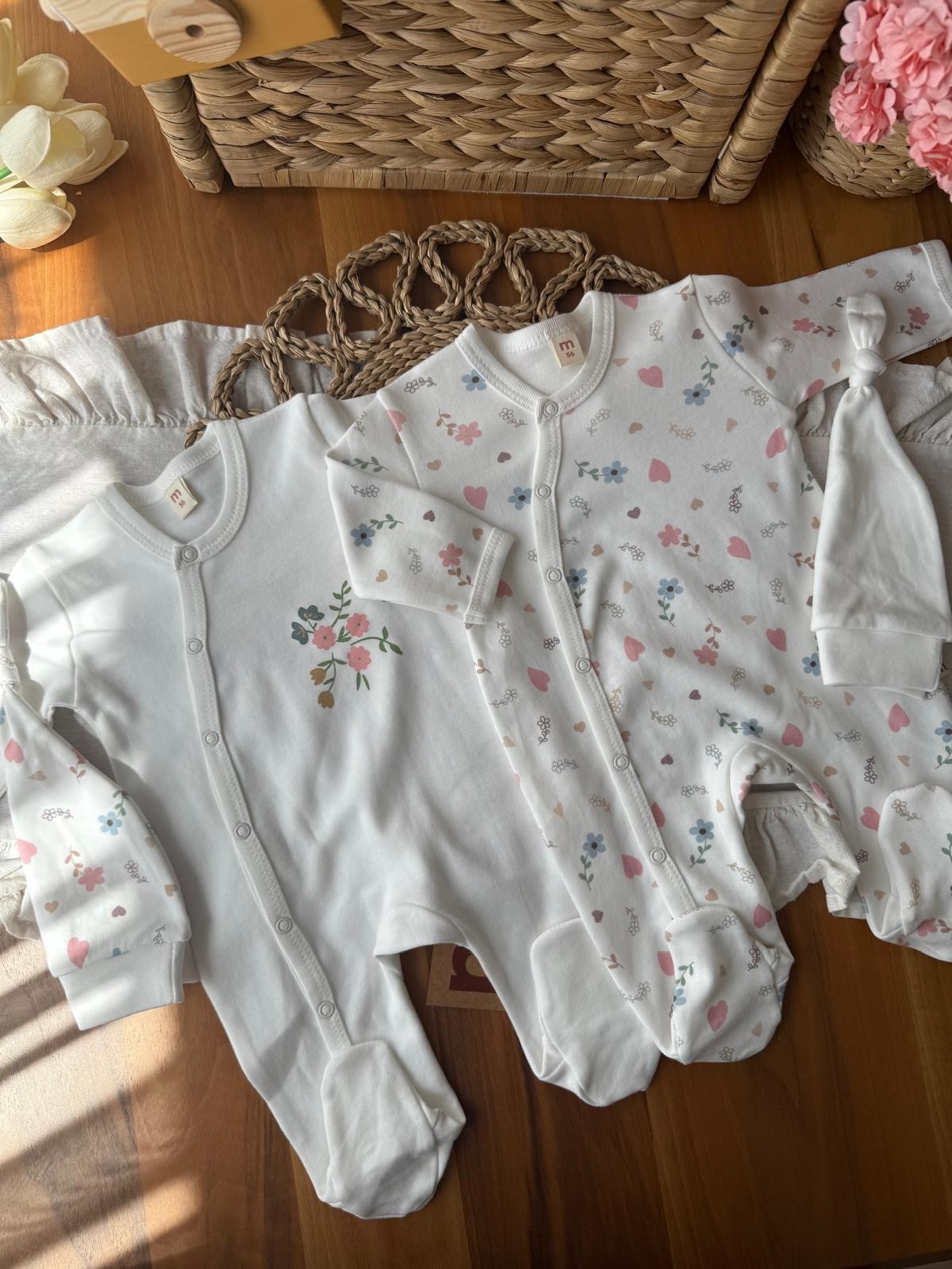 Kız Bebek Çiçekli Kalpli 2'li Tulum