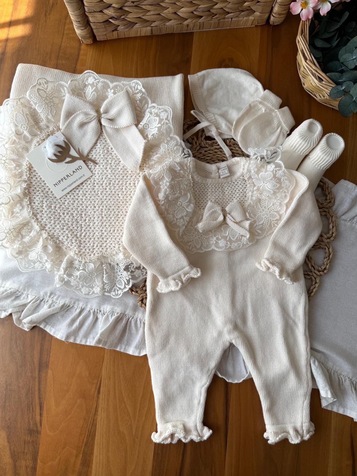 Kız Bebek %100 Organik Krem 0-3 Ay Dantelli 5'li Set
